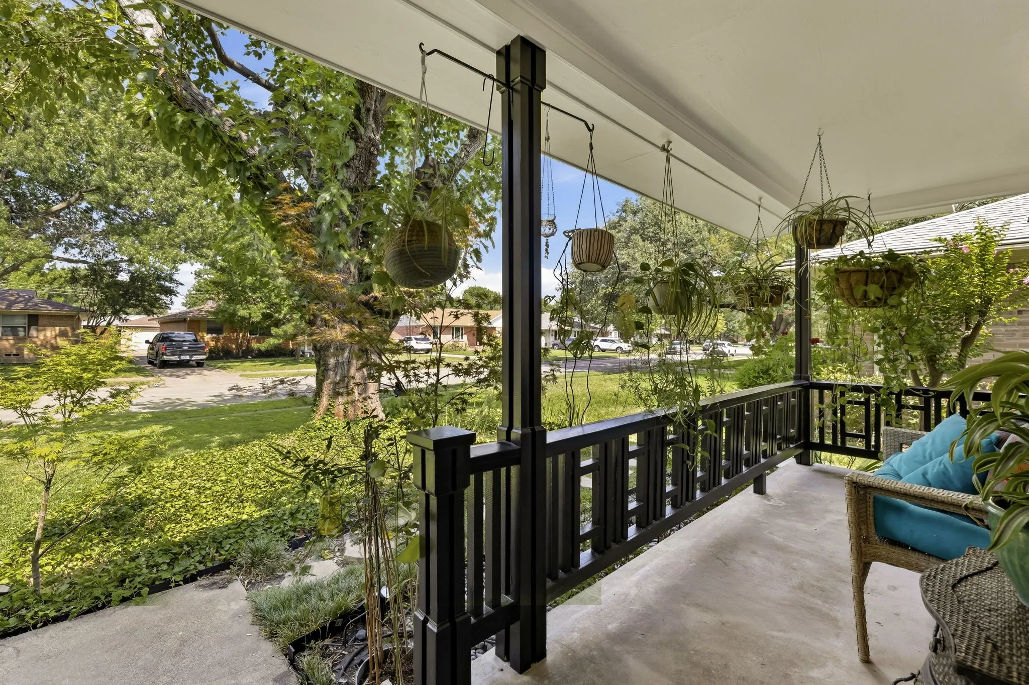 Single Family Residence For Sale in Dallas County , 9639 Leaside Drive, Dallas, Texas 75238, 4 Bedroom, 2 Bathroom, 2 Garage spaces, 1,994 Sqft, built in 1958, mls#21405002, Real Estate Agent in Dallas, Homes For Sale in Dallas county, Homes For Sale in Dallas, Realtor in Dallas Texas, Real Estate Brokerage Independent Realty Texas, Luminita Cordes Realtor
