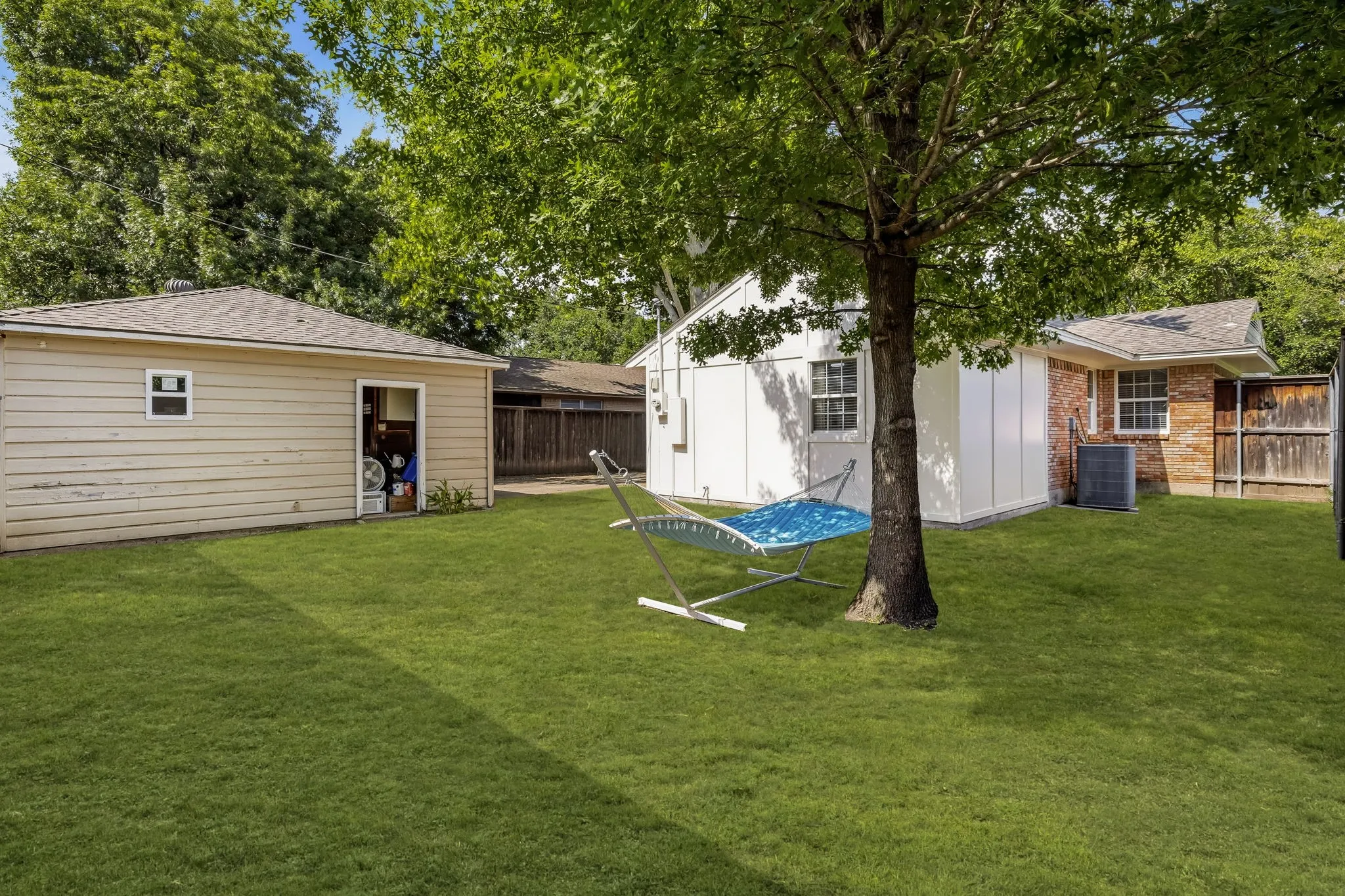 Single Family Residence For Sale in Dallas County , 9639 Leaside Drive, Dallas, Texas 75238, 4 Bedroom, 2 Bathroom, 2 Garage spaces, 1,994 Sqft, built in 1958, mls#21405002, Real Estate Agent in Dallas, Homes For Sale in Dallas county, Homes For Sale in Dallas, Realtor in Dallas Texas, Real Estate Brokerage Independent Realty Texas, Luminita Cordes Realtor