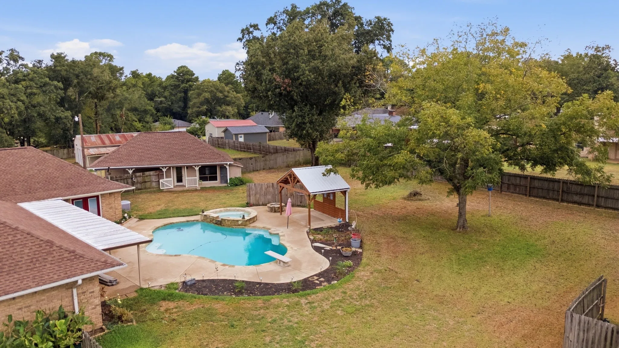 Single Family Residence For Sale in Smith County , 11206 Timber Creek Circle, Tyler, Texas 75707, 3 Bedroom, 3 Bathroom, 2 Garage spaces, 2,546 Sqft, built in 1983, mls#21402476, Real Estate Agent in Tyler, Homes For Sale in Smith county, Homes For Sale in Tyler, Realtor in Tyler Texas, Real Estate Brokerage Independent Realty Texas, Luminita Cordes Realtor