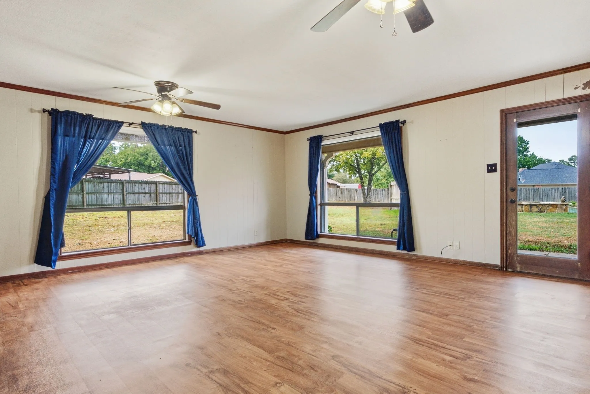 Single Family Residence For Sale in Smith County , 11206 Timber Creek Circle, Tyler, Texas 75707, 3 Bedroom, 3 Bathroom, 2 Garage spaces, 2,546 Sqft, built in 1983, mls#21402476, Real Estate Agent in Tyler, Homes For Sale in Smith county, Homes For Sale in Tyler, Realtor in Tyler Texas, Real Estate Brokerage Independent Realty Texas, Luminita Cordes Realtor