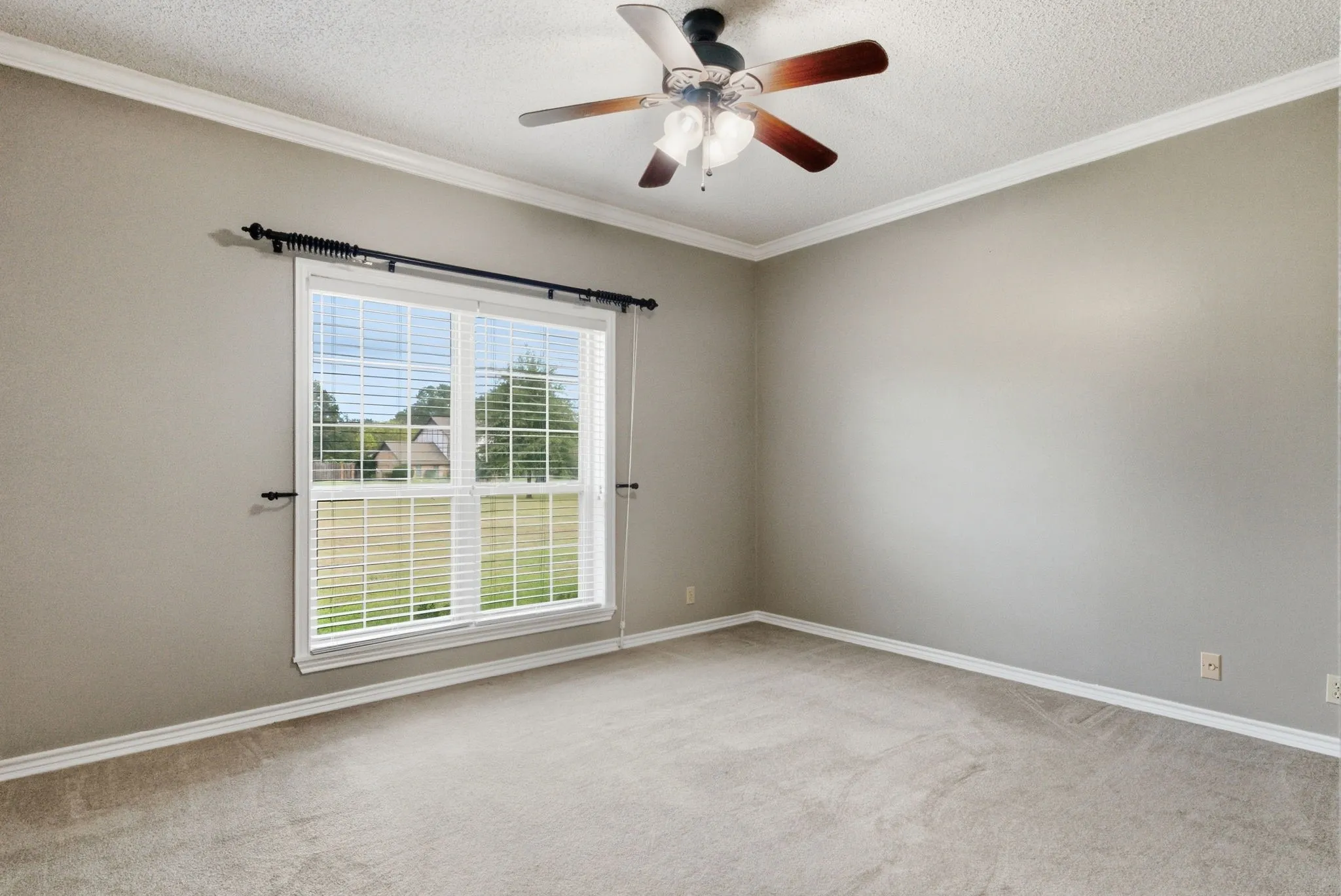 Single Family Residence For Sale in Smith County , 11206 Timber Creek Circle, Tyler, Texas 75707, 3 Bedroom, 3 Bathroom, 2 Garage spaces, 2,546 Sqft, built in 1983, mls#21402476, Real Estate Agent in Tyler, Homes For Sale in Smith county, Homes For Sale in Tyler, Realtor in Tyler Texas, Real Estate Brokerage Independent Realty Texas, Luminita Cordes Realtor
