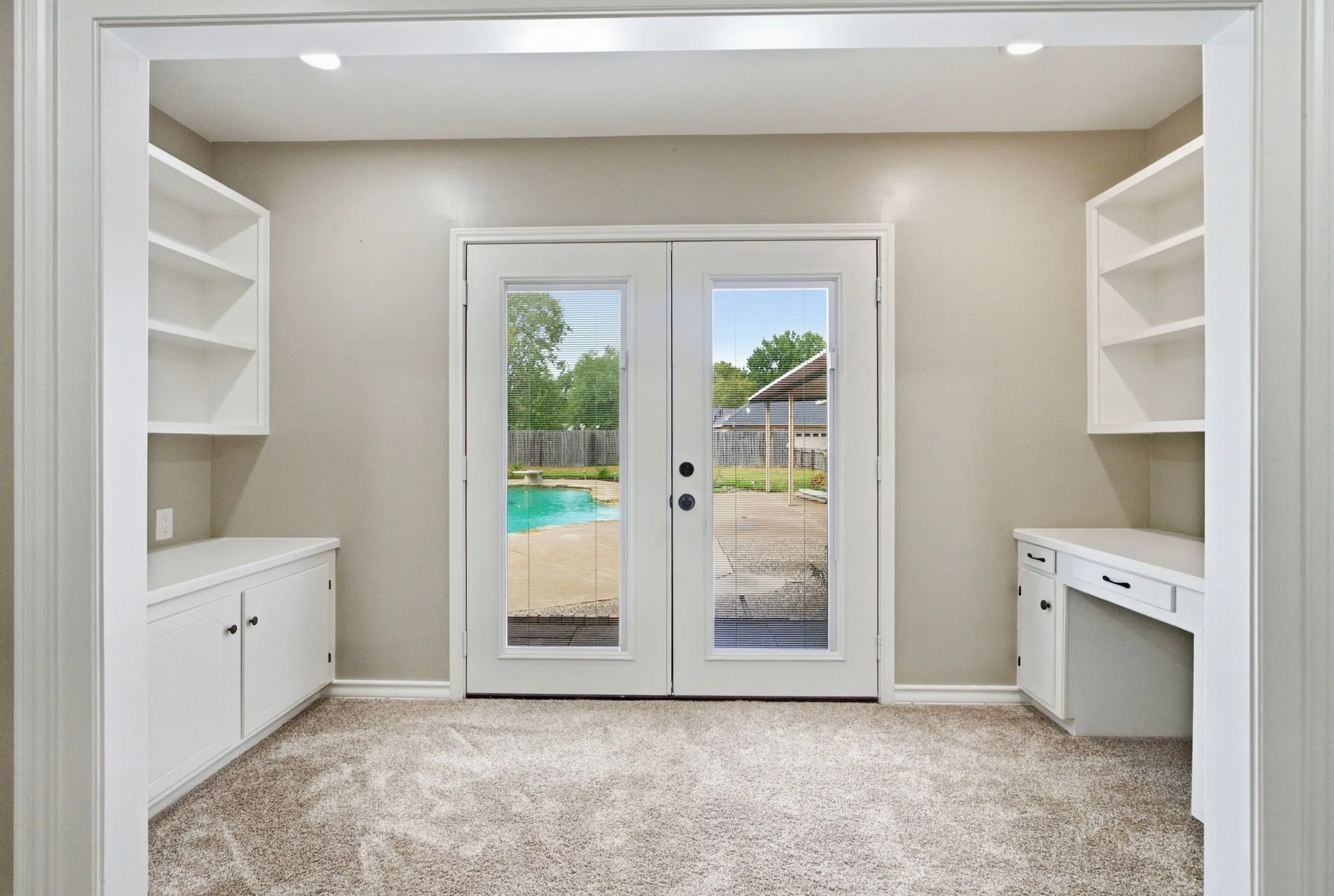 Single Family Residence For Sale in Smith County , 11206 Timber Creek Circle, Tyler, Texas 75707, 3 Bedroom, 3 Bathroom, 2 Garage spaces, 2,546 Sqft, built in 1983, mls#21402476, Real Estate Agent in Tyler, Homes For Sale in Smith county, Homes For Sale in Tyler, Realtor in Tyler Texas, Real Estate Brokerage Independent Realty Texas, Luminita Cordes Realtor