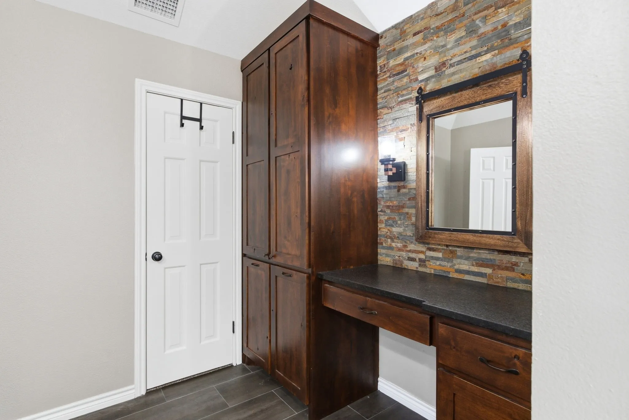 Single Family Residence For Sale in Smith County , 11206 Timber Creek Circle, Tyler, Texas 75707, 3 Bedroom, 3 Bathroom, 2 Garage spaces, 2,546 Sqft, built in 1983, mls#21402476, Real Estate Agent in Tyler, Homes For Sale in Smith county, Homes For Sale in Tyler, Realtor in Tyler Texas, Real Estate Brokerage Independent Realty Texas, Luminita Cordes Realtor