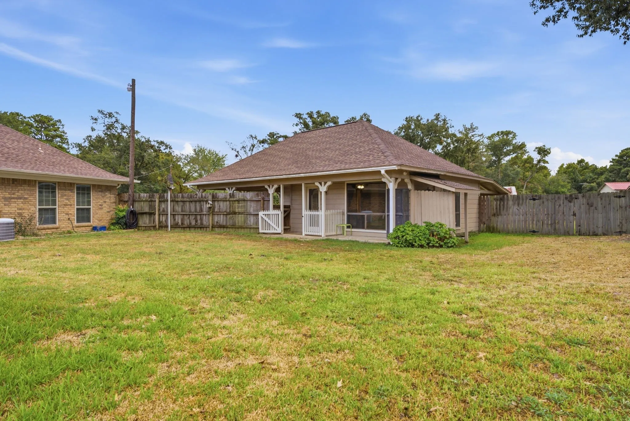 Single Family Residence For Sale in Smith County , 11206 Timber Creek Circle, Tyler, Texas 75707, 3 Bedroom, 3 Bathroom, 2 Garage spaces, 2,546 Sqft, built in 1983, mls#21402476, Real Estate Agent in Tyler, Homes For Sale in Smith county, Homes For Sale in Tyler, Realtor in Tyler Texas, Real Estate Brokerage Independent Realty Texas, Luminita Cordes Realtor