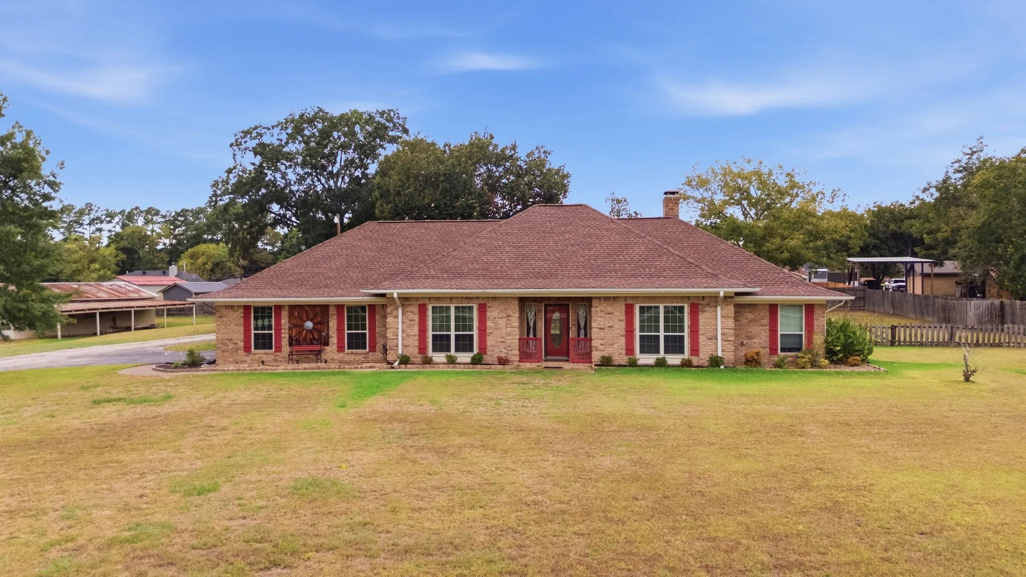 Single Family Residence For Sale in Smith County , 11206 Timber Creek Circle, Tyler, Texas 75707, 3 Bedroom, 3 Bathroom, 2 Garage spaces, 2,546 Sqft, built in 1983, mls#21402476, Real Estate Agent in Tyler, Homes For Sale in Smith county, Homes For Sale in Tyler, Realtor in Tyler Texas, Real Estate Brokerage Independent Realty Texas, Luminita Cordes Realtor