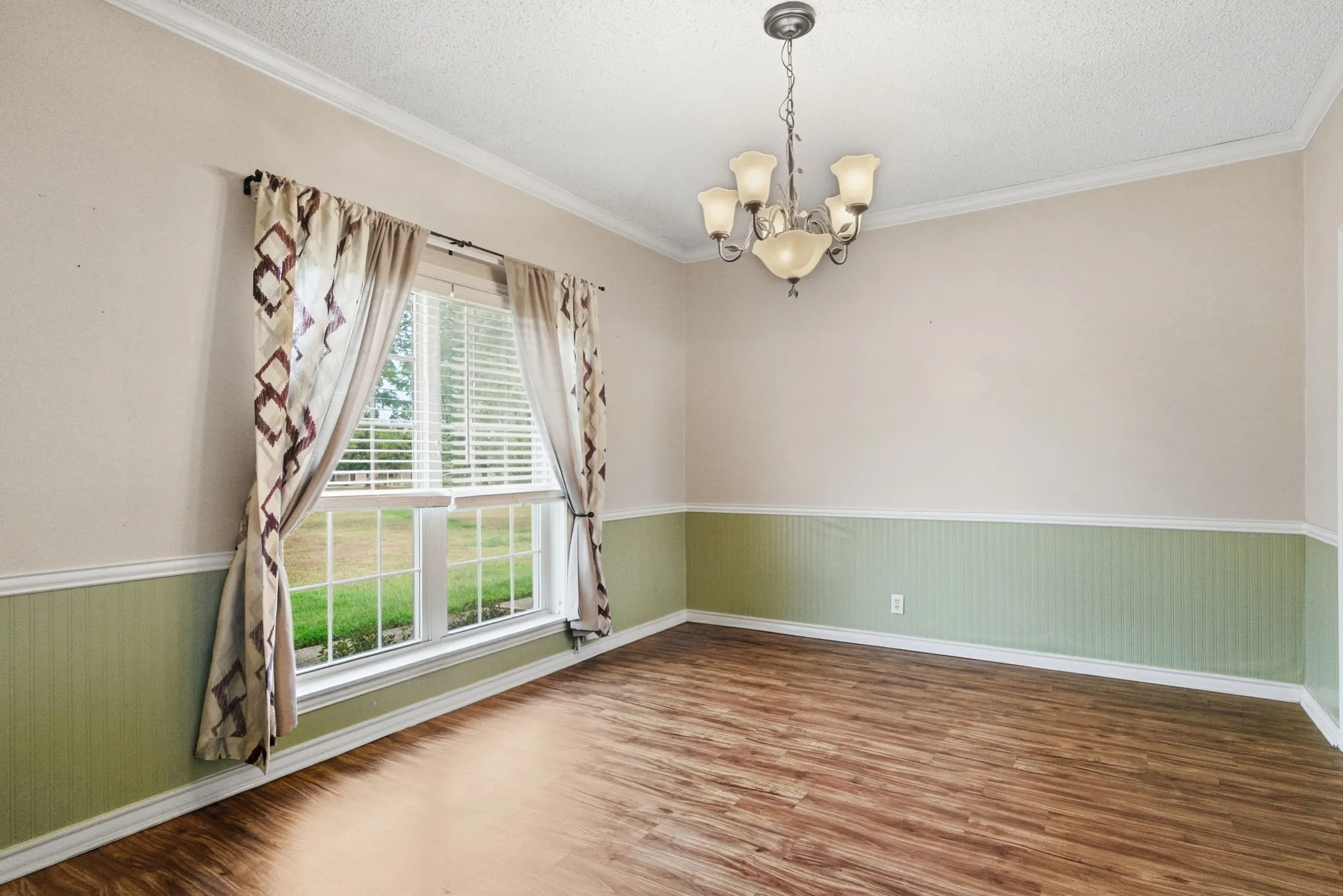 Single Family Residence For Sale in Smith County , 11206 Timber Creek Circle, Tyler, Texas 75707, 3 Bedroom, 3 Bathroom, 2 Garage spaces, 2,546 Sqft, built in 1983, mls#21402476, Real Estate Agent in Tyler, Homes For Sale in Smith county, Homes For Sale in Tyler, Realtor in Tyler Texas, Real Estate Brokerage Independent Realty Texas, Luminita Cordes Realtor