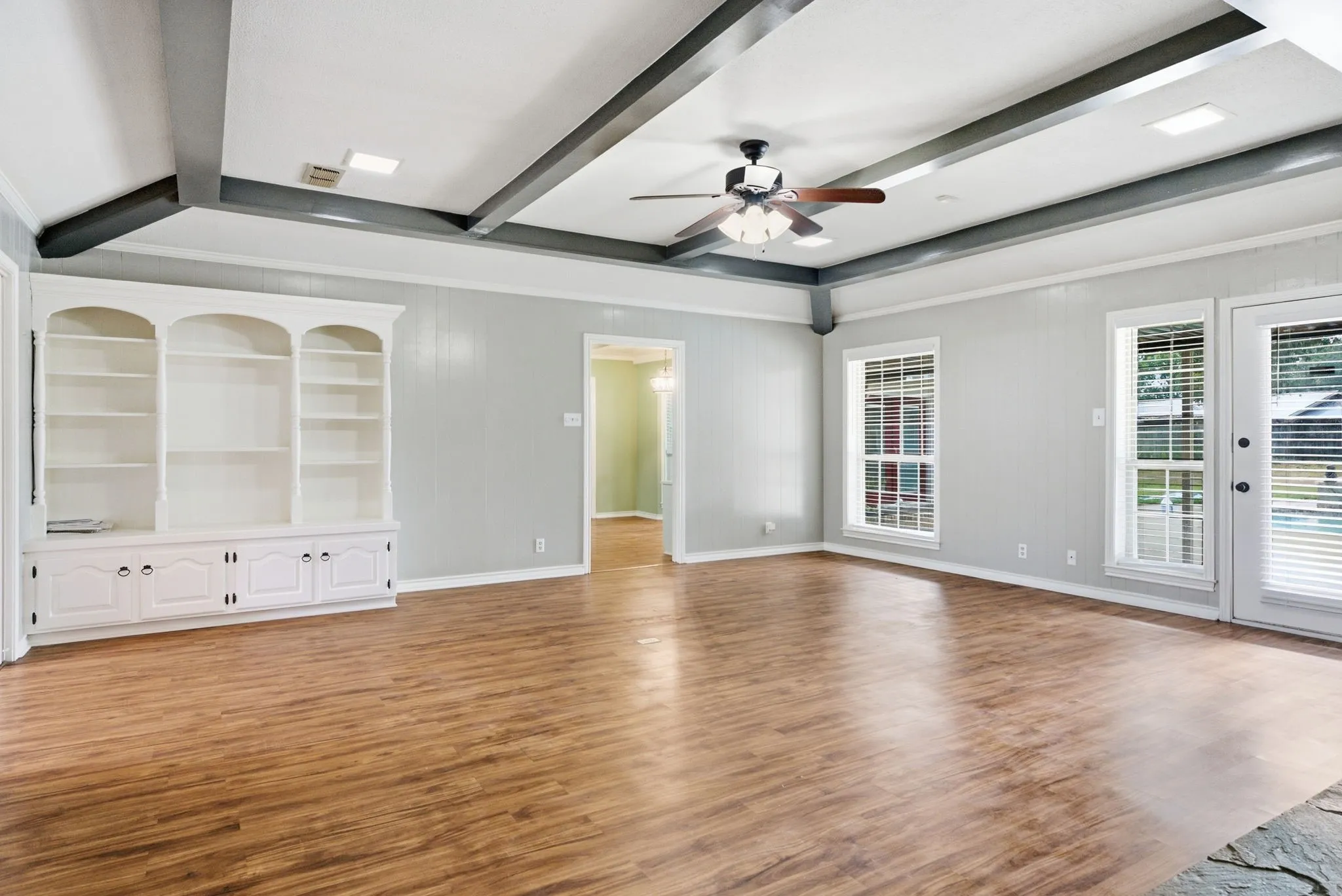 Single Family Residence For Sale in Smith County , 11206 Timber Creek Circle, Tyler, Texas 75707, 3 Bedroom, 3 Bathroom, 2 Garage spaces, 2,546 Sqft, built in 1983, mls#21402476, Real Estate Agent in Tyler, Homes For Sale in Smith county, Homes For Sale in Tyler, Realtor in Tyler Texas, Real Estate Brokerage Independent Realty Texas, Luminita Cordes Realtor