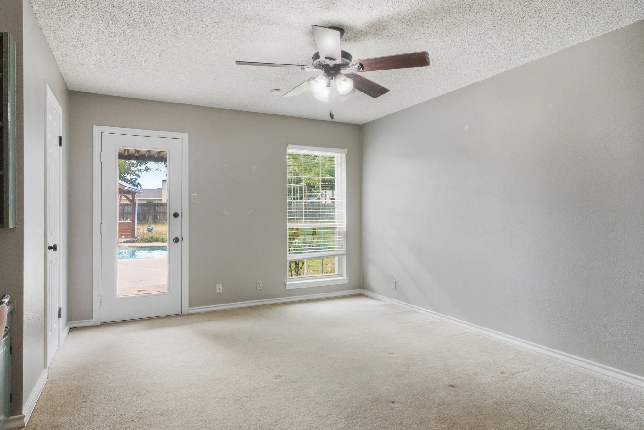 Single Family Residence For Sale in Smith County , 11206 Timber Creek Circle, Tyler, Texas 75707, 3 Bedroom, 3 Bathroom, 2 Garage spaces, 2,546 Sqft, built in 1983, mls#21402476, Real Estate Agent in Tyler, Homes For Sale in Smith county, Homes For Sale in Tyler, Realtor in Tyler Texas, Real Estate Brokerage Independent Realty Texas, Luminita Cordes Realtor
