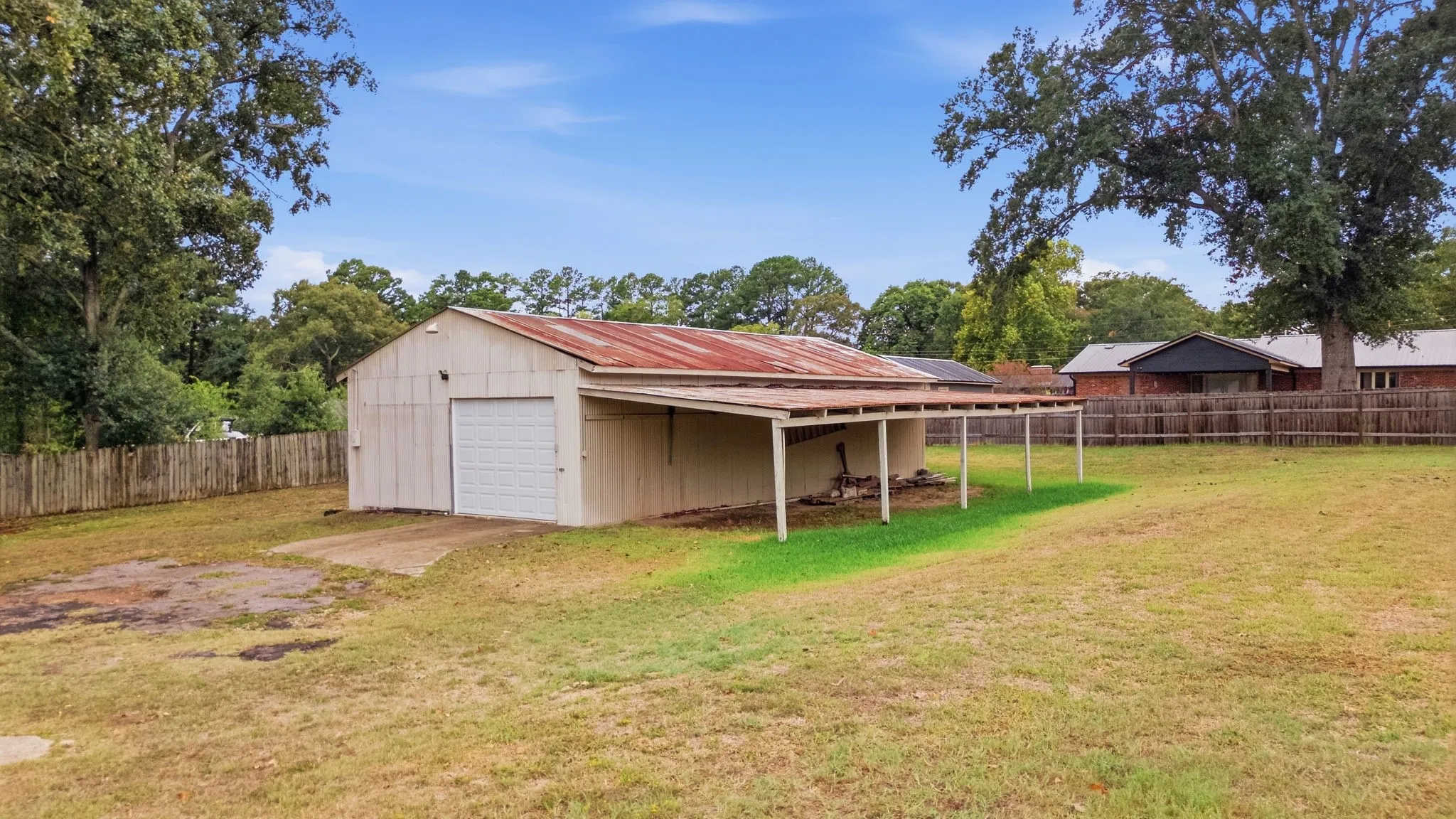 Single Family Residence For Sale in Smith County , 11206 Timber Creek Circle, Tyler, Texas 75707, 3 Bedroom, 3 Bathroom, 2 Garage spaces, 2,546 Sqft, built in 1983, mls#21402476, Real Estate Agent in Tyler, Homes For Sale in Smith county, Homes For Sale in Tyler, Realtor in Tyler Texas, Real Estate Brokerage Independent Realty Texas, Luminita Cordes Realtor