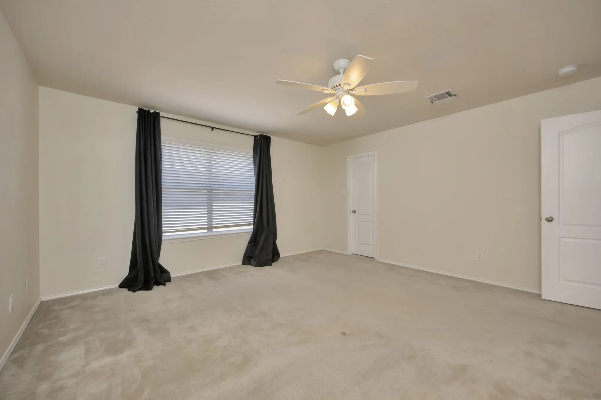 Single Family Residence For Sale in Tarrant County , 5728 Mountain Stream Trail, Fort Worth, Texas 76244, 3 Bedroom, 3 Bathroom, 2 Garage spaces, 2,608 Sqft, built in 2009, mls#21402022, Real Estate Agent in Fort Worth, Homes For Sale in Tarrant county, Homes For Sale in Fort Worth, Realtor in Fort Worth Texas, Real Estate Brokerage Independent Realty Texas, Luminita Cordes Realtor