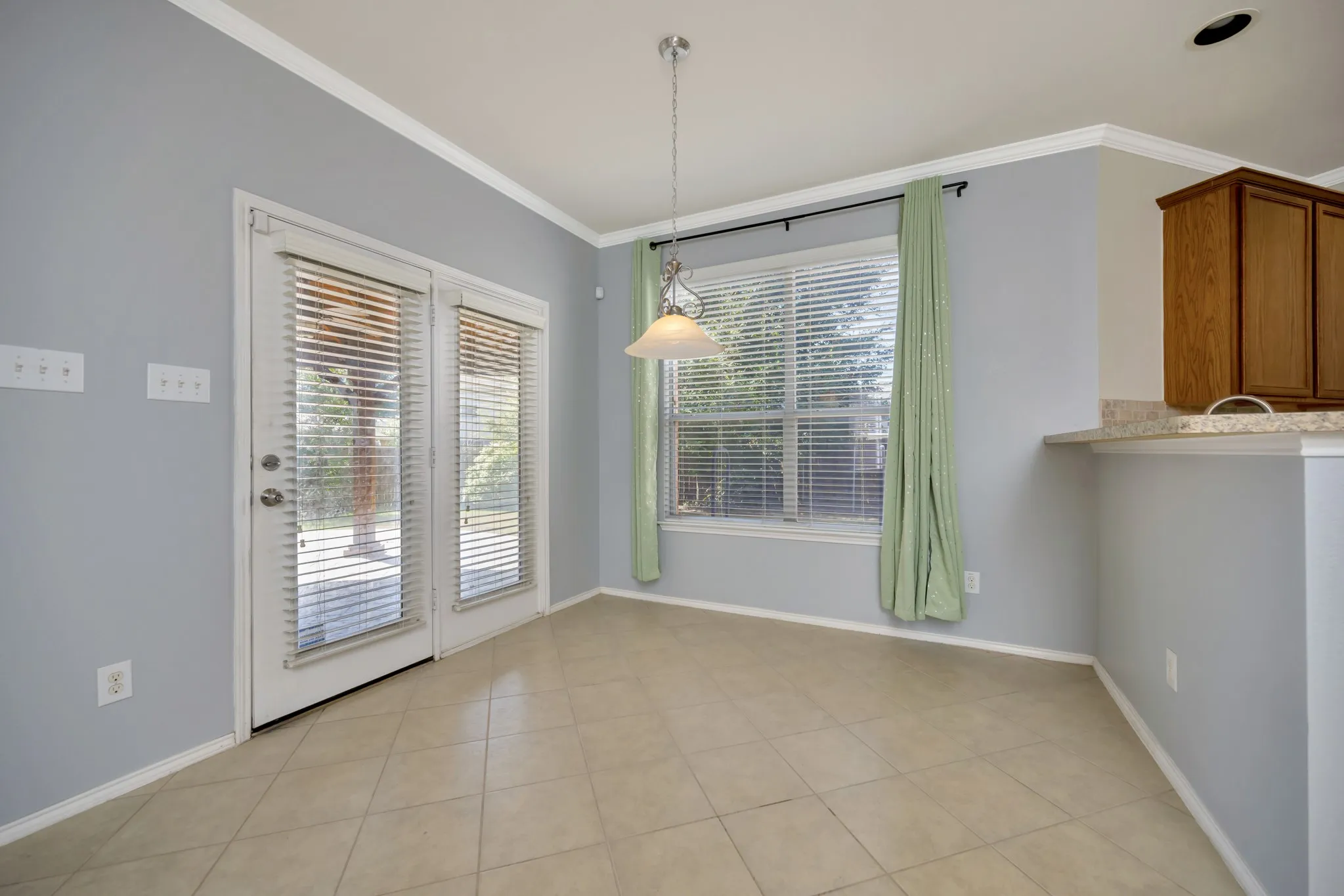 Single Family Residence For Sale in Tarrant County , 5728 Mountain Stream Trail, Fort Worth, Texas 76244, 3 Bedroom, 3 Bathroom, 2 Garage spaces, 2,608 Sqft, built in 2009, mls#21402022, Real Estate Agent in Fort Worth, Homes For Sale in Tarrant county, Homes For Sale in Fort Worth, Realtor in Fort Worth Texas, Real Estate Brokerage Independent Realty Texas, Luminita Cordes Realtor