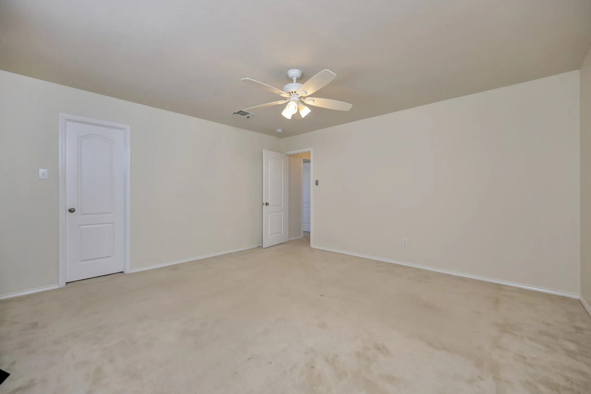 Single Family Residence For Sale in Tarrant County , 5728 Mountain Stream Trail, Fort Worth, Texas 76244, 3 Bedroom, 3 Bathroom, 2 Garage spaces, 2,608 Sqft, built in 2009, mls#21402022, Real Estate Agent in Fort Worth, Homes For Sale in Tarrant county, Homes For Sale in Fort Worth, Realtor in Fort Worth Texas, Real Estate Brokerage Independent Realty Texas, Luminita Cordes Realtor