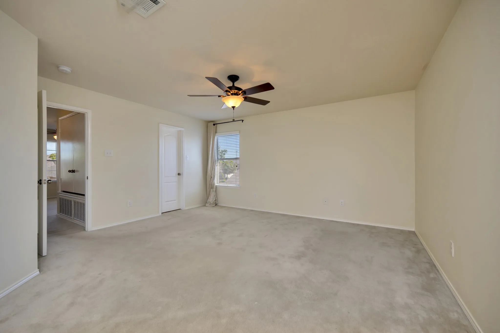 Single Family Residence For Sale in Tarrant County , 5728 Mountain Stream Trail, Fort Worth, Texas 76244, 3 Bedroom, 3 Bathroom, 2 Garage spaces, 2,608 Sqft, built in 2009, mls#21402022, Real Estate Agent in Fort Worth, Homes For Sale in Tarrant county, Homes For Sale in Fort Worth, Realtor in Fort Worth Texas, Real Estate Brokerage Independent Realty Texas, Luminita Cordes Realtor