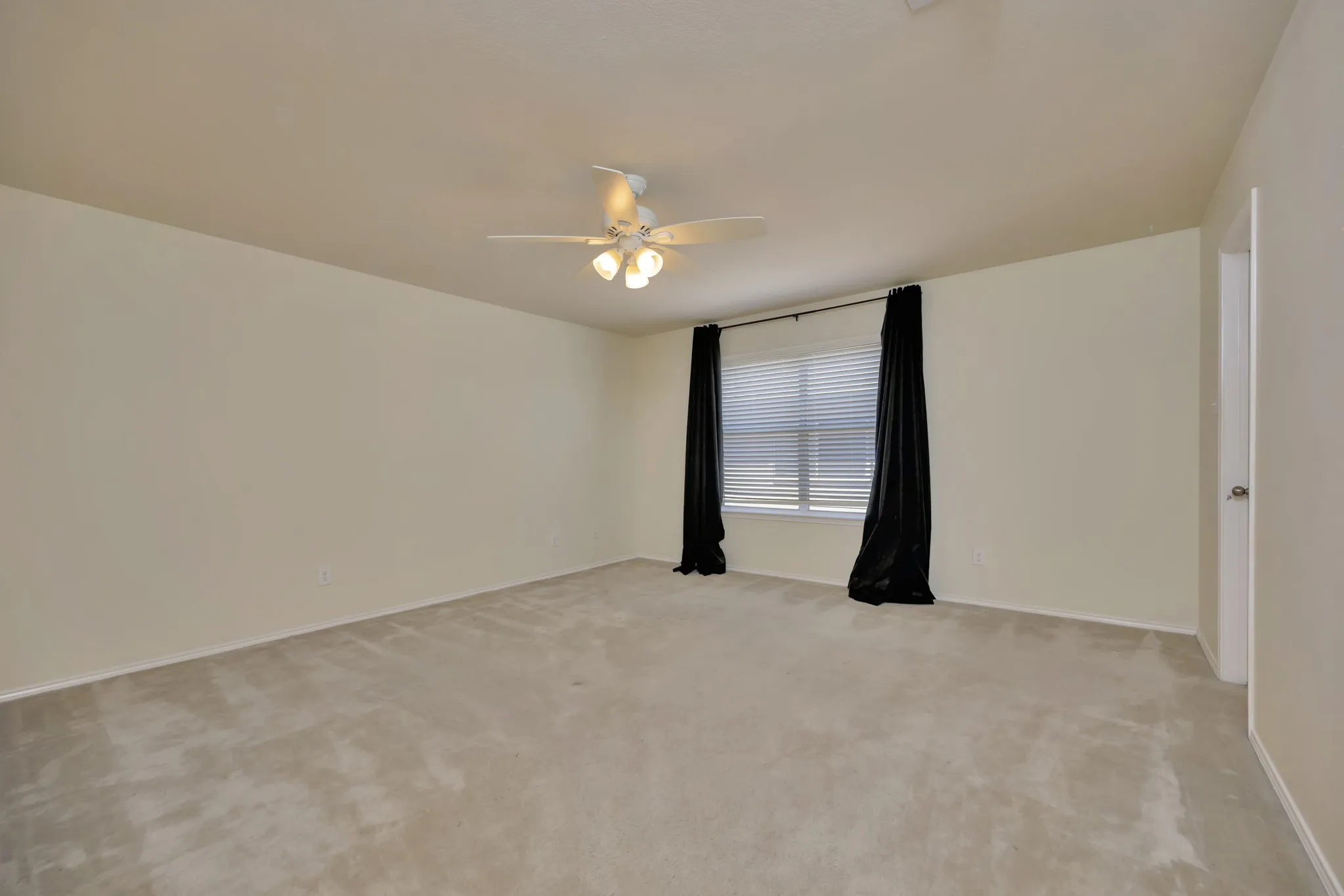 Single Family Residence For Sale in Tarrant County , 5728 Mountain Stream Trail, Fort Worth, Texas 76244, 3 Bedroom, 3 Bathroom, 2 Garage spaces, 2,608 Sqft, built in 2009, mls#21402022, Real Estate Agent in Fort Worth, Homes For Sale in Tarrant county, Homes For Sale in Fort Worth, Realtor in Fort Worth Texas, Real Estate Brokerage Independent Realty Texas, Luminita Cordes Realtor