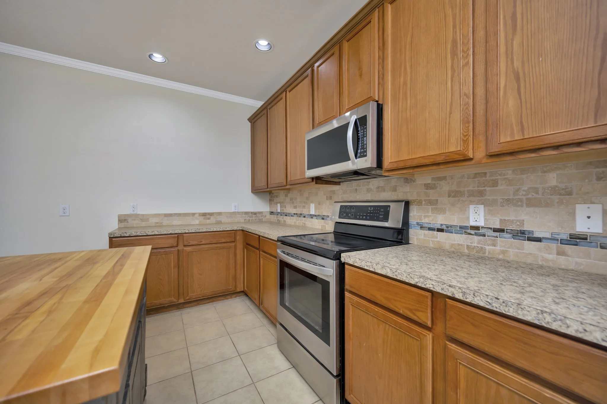 Single Family Residence For Sale in Tarrant County , 5728 Mountain Stream Trail, Fort Worth, Texas 76244, 3 Bedroom, 3 Bathroom, 2 Garage spaces, 2,608 Sqft, built in 2009, mls#21402022, Real Estate Agent in Fort Worth, Homes For Sale in Tarrant county, Homes For Sale in Fort Worth, Realtor in Fort Worth Texas, Real Estate Brokerage Independent Realty Texas, Luminita Cordes Realtor