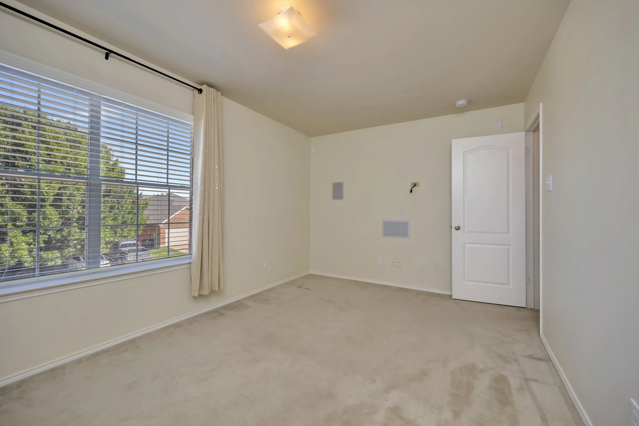 Single Family Residence For Sale in Tarrant County , 5728 Mountain Stream Trail, Fort Worth, Texas 76244, 3 Bedroom, 3 Bathroom, 2 Garage spaces, 2,608 Sqft, built in 2009, mls#21402022, Real Estate Agent in Fort Worth, Homes For Sale in Tarrant county, Homes For Sale in Fort Worth, Realtor in Fort Worth Texas, Real Estate Brokerage Independent Realty Texas, Luminita Cordes Realtor