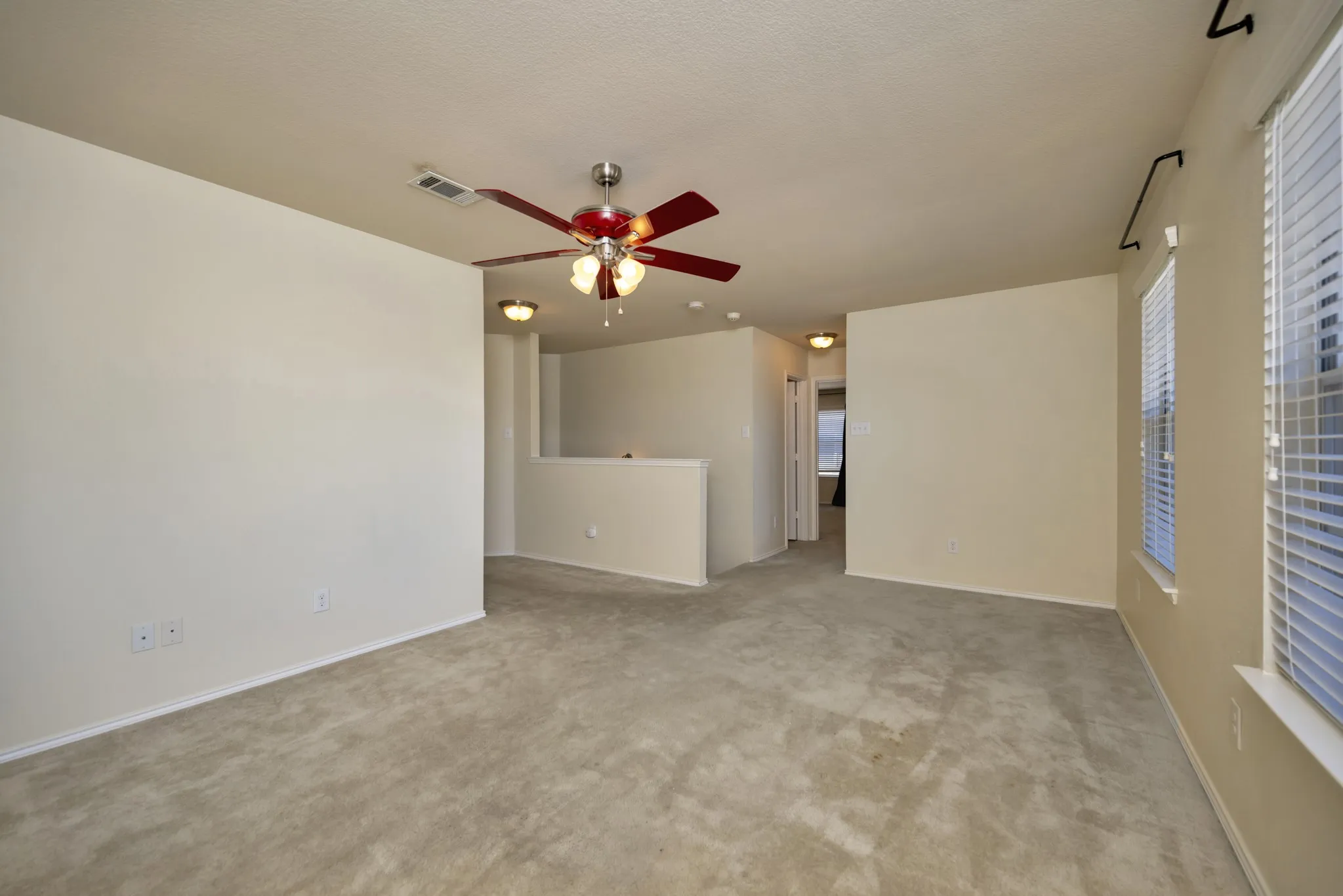 Single Family Residence For Sale in Tarrant County , 5728 Mountain Stream Trail, Fort Worth, Texas 76244, 3 Bedroom, 3 Bathroom, 2 Garage spaces, 2,608 Sqft, built in 2009, mls#21402022, Real Estate Agent in Fort Worth, Homes For Sale in Tarrant county, Homes For Sale in Fort Worth, Realtor in Fort Worth Texas, Real Estate Brokerage Independent Realty Texas, Luminita Cordes Realtor