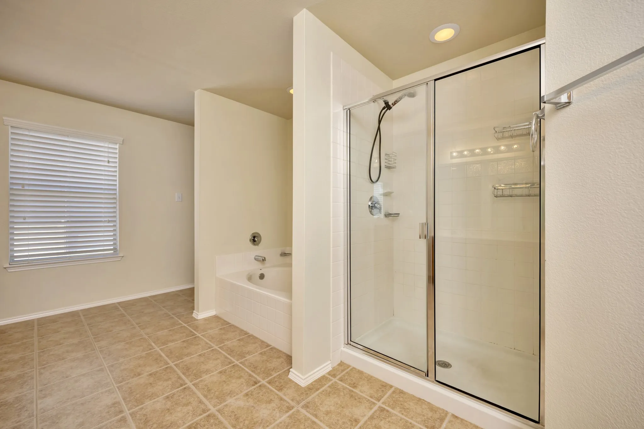Single Family Residence For Sale in Tarrant County , 5728 Mountain Stream Trail, Fort Worth, Texas 76244, 3 Bedroom, 3 Bathroom, 2 Garage spaces, 2,608 Sqft, built in 2009, mls#21402022, Real Estate Agent in Fort Worth, Homes For Sale in Tarrant county, Homes For Sale in Fort Worth, Realtor in Fort Worth Texas, Real Estate Brokerage Independent Realty Texas, Luminita Cordes Realtor