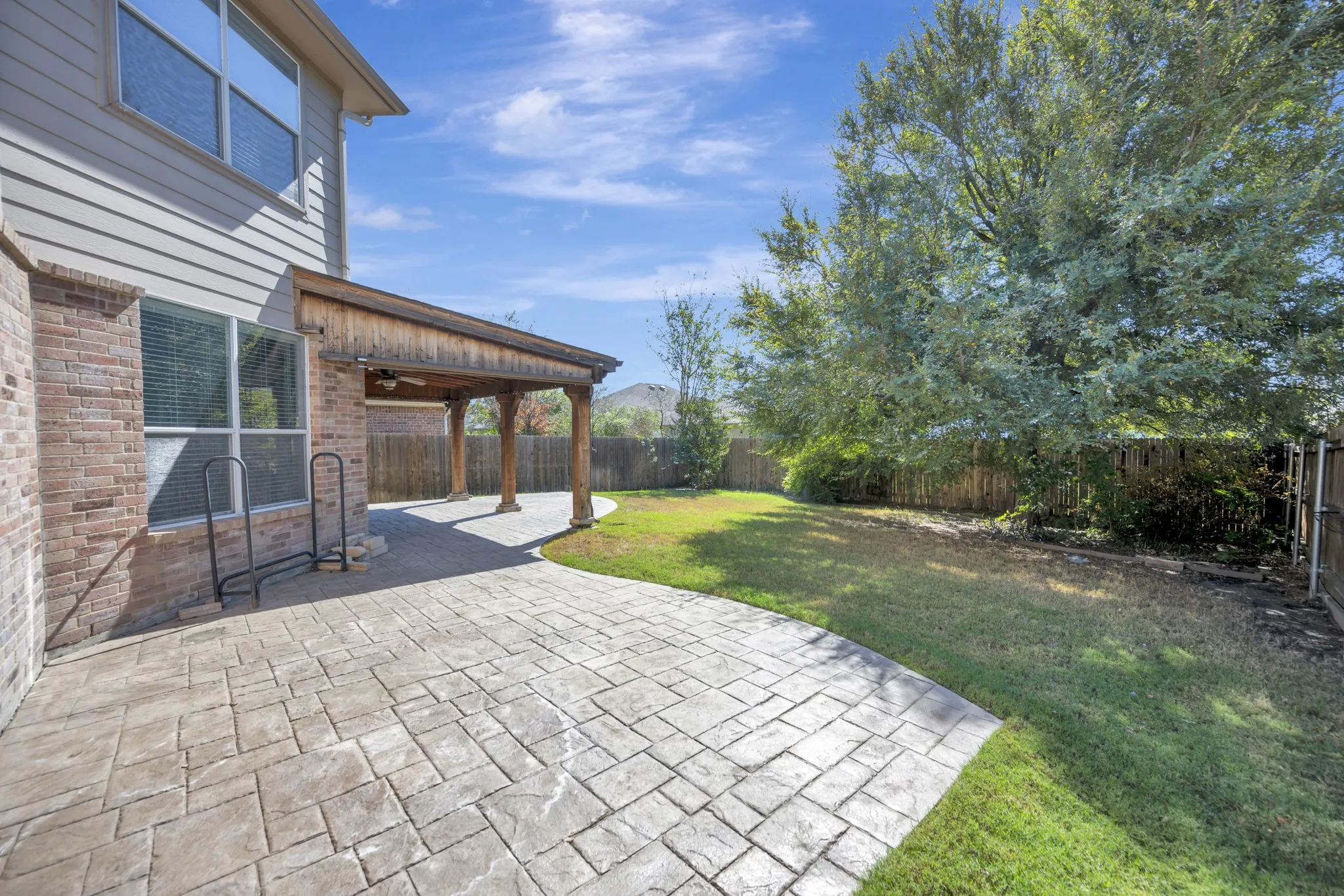 Single Family Residence For Sale in Tarrant County , 5728 Mountain Stream Trail, Fort Worth, Texas 76244, 3 Bedroom, 3 Bathroom, 2 Garage spaces, 2,608 Sqft, built in 2009, mls#21402022, Real Estate Agent in Fort Worth, Homes For Sale in Tarrant county, Homes For Sale in Fort Worth, Realtor in Fort Worth Texas, Real Estate Brokerage Independent Realty Texas, Luminita Cordes Realtor