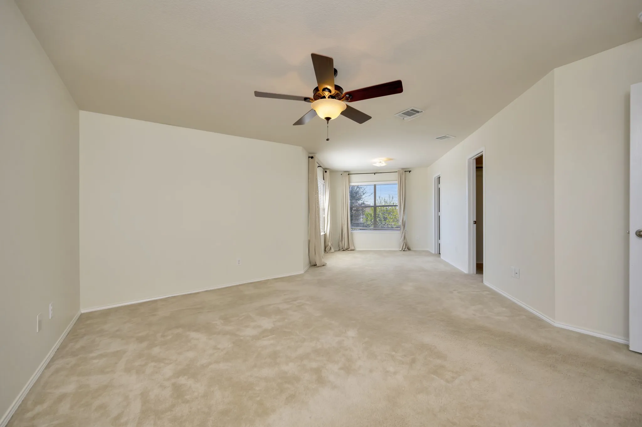 Single Family Residence For Sale in Tarrant County , 5728 Mountain Stream Trail, Fort Worth, Texas 76244, 3 Bedroom, 3 Bathroom, 2 Garage spaces, 2,608 Sqft, built in 2009, mls#21402022, Real Estate Agent in Fort Worth, Homes For Sale in Tarrant county, Homes For Sale in Fort Worth, Realtor in Fort Worth Texas, Real Estate Brokerage Independent Realty Texas, Luminita Cordes Realtor
