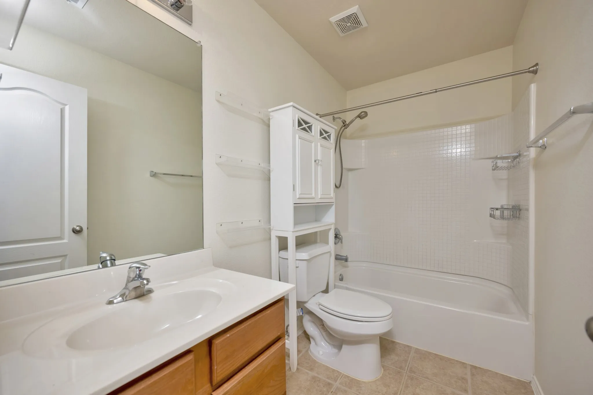 Single Family Residence For Sale in Tarrant County , 5728 Mountain Stream Trail, Fort Worth, Texas 76244, 3 Bedroom, 3 Bathroom, 2 Garage spaces, 2,608 Sqft, built in 2009, mls#21402022, Real Estate Agent in Fort Worth, Homes For Sale in Tarrant county, Homes For Sale in Fort Worth, Realtor in Fort Worth Texas, Real Estate Brokerage Independent Realty Texas, Luminita Cordes Realtor