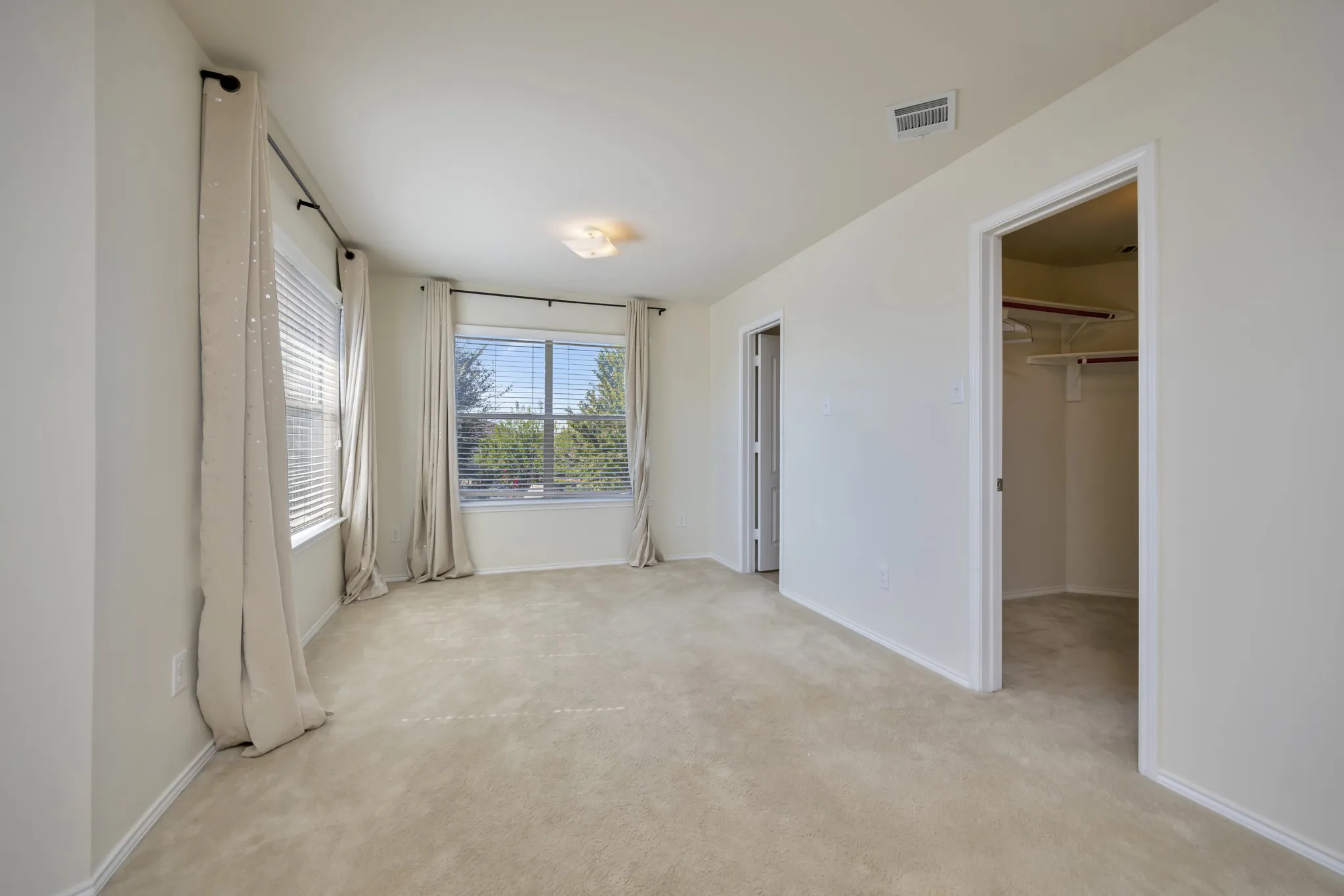 Single Family Residence For Sale in Tarrant County , 5728 Mountain Stream Trail, Fort Worth, Texas 76244, 3 Bedroom, 3 Bathroom, 2 Garage spaces, 2,608 Sqft, built in 2009, mls#21402022, Real Estate Agent in Fort Worth, Homes For Sale in Tarrant county, Homes For Sale in Fort Worth, Realtor in Fort Worth Texas, Real Estate Brokerage Independent Realty Texas, Luminita Cordes Realtor
