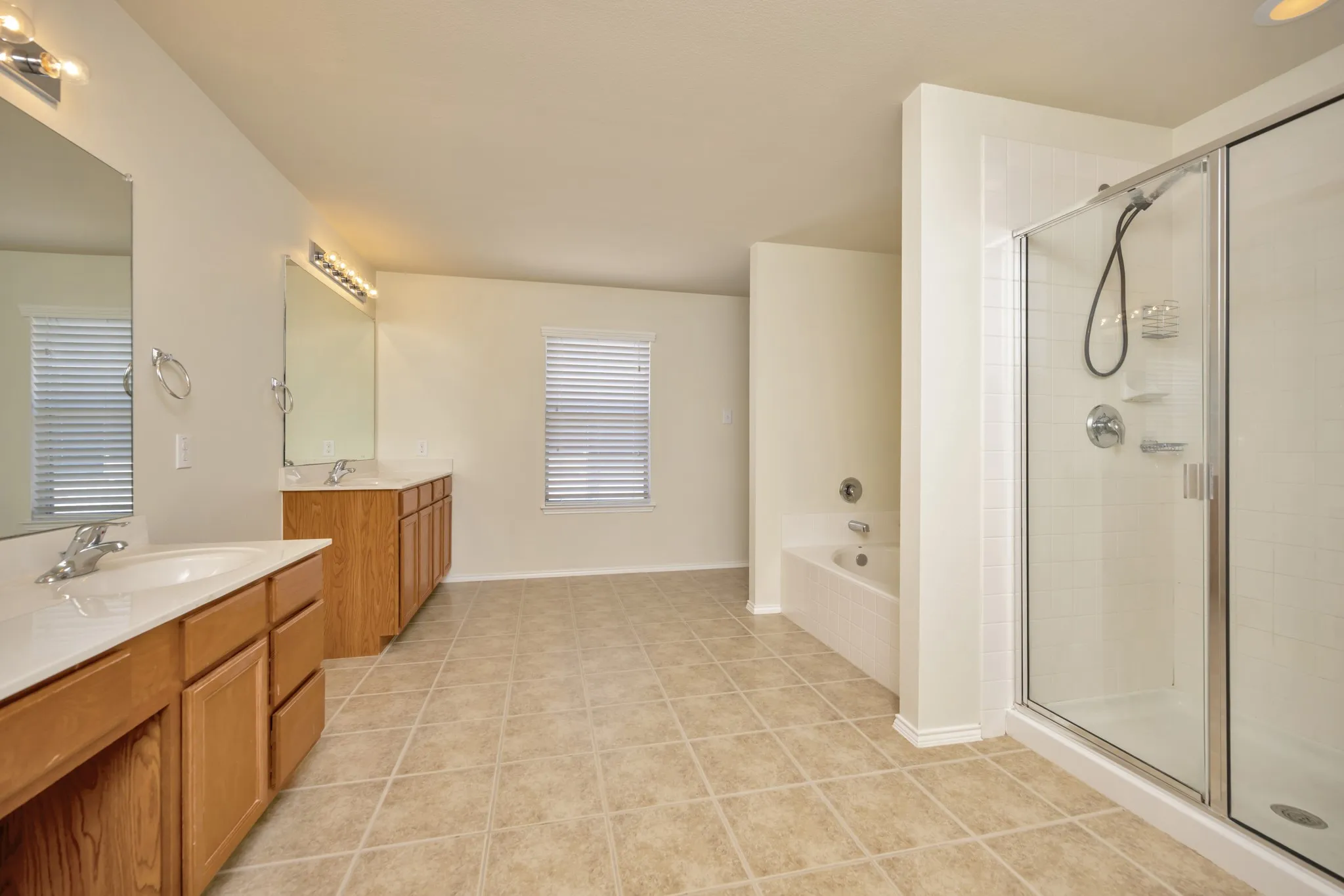 Single Family Residence For Sale in Tarrant County , 5728 Mountain Stream Trail, Fort Worth, Texas 76244, 3 Bedroom, 3 Bathroom, 2 Garage spaces, 2,608 Sqft, built in 2009, mls#21402022, Real Estate Agent in Fort Worth, Homes For Sale in Tarrant county, Homes For Sale in Fort Worth, Realtor in Fort Worth Texas, Real Estate Brokerage Independent Realty Texas, Luminita Cordes Realtor