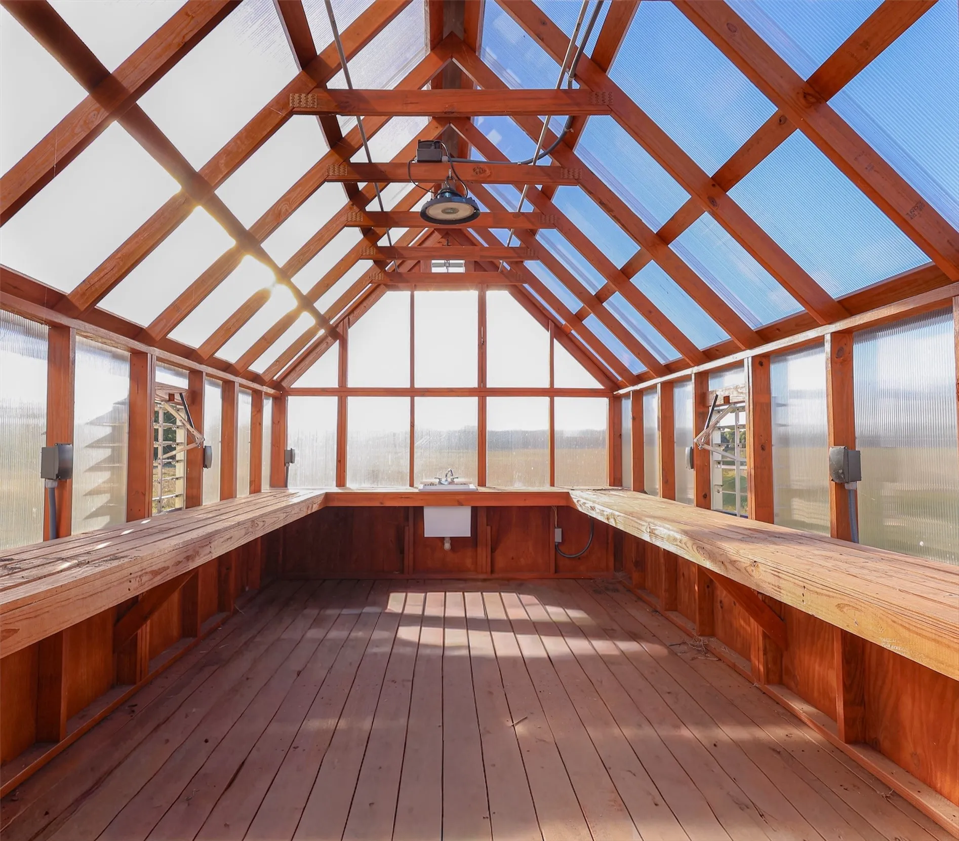 Climate controlled windows and potting benches.