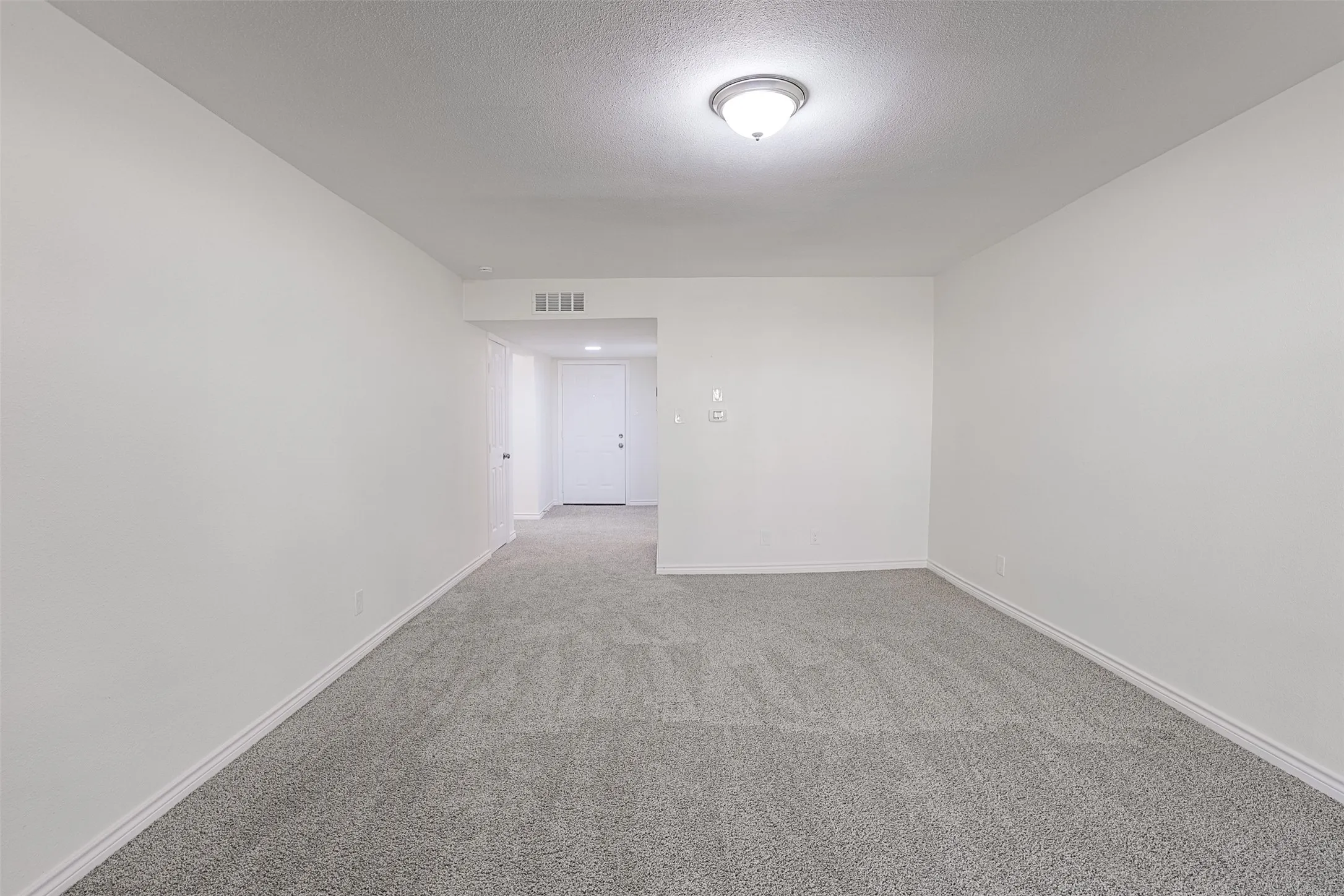 Condominium For Rent in Tarrant County , 5055 Ridglea Lane 1105, Fort Worth, Texas 76116, 1 Bedroom, 1 Bathroom, Garage spaces, 853 Sqft, built in 1968, mls#21406912, Real Estate Agent in Fort Worth, Homes For Rent in Tarrant county, Homes For Rent in Fort Worth, Realtor in Fort Worth Texas, Real Estate Brokerage Independent Realty Texas, Luminita Cordes Realtor