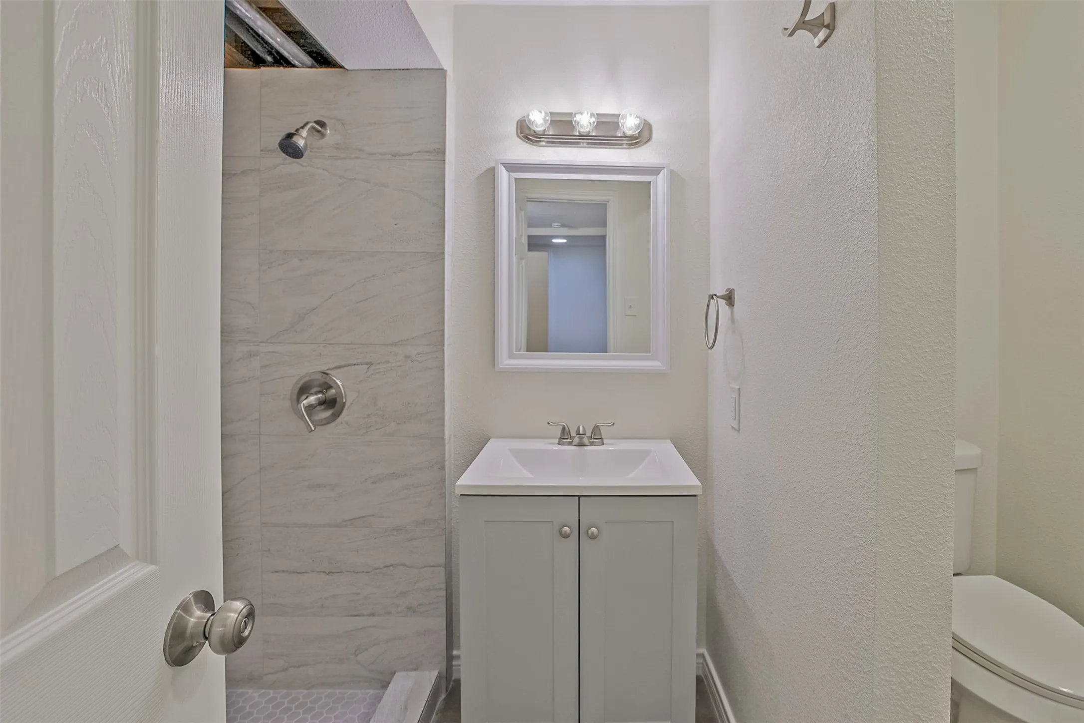 Condominium For Rent in Tarrant County , 5055 Ridglea Lane 1105, Fort Worth, Texas 76116, 1 Bedroom, 1 Bathroom, Garage spaces, 853 Sqft, built in 1968, mls#21406912, Real Estate Agent in Fort Worth, Homes For Rent in Tarrant county, Homes For Rent in Fort Worth, Realtor in Fort Worth Texas, Real Estate Brokerage Independent Realty Texas, Luminita Cordes Realtor