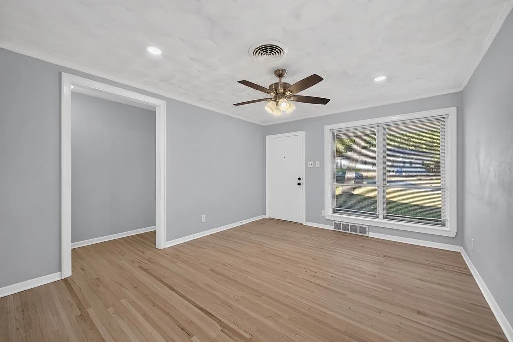 Single Family Residence For Rent in Dallas County , 9112 Clearwater Drive, Dallas, Texas 75243, 3 Bedroom, 2 Bathroom, 2 Garage spaces, 1,136 Sqft, built in 1959, mls#21406914, Real Estate Agent in Dallas, Homes For Rent in Dallas county, Homes For Rent in Dallas, Realtor in Dallas Texas, Real Estate Brokerage Independent Realty Texas, Luminita Cordes Realtor