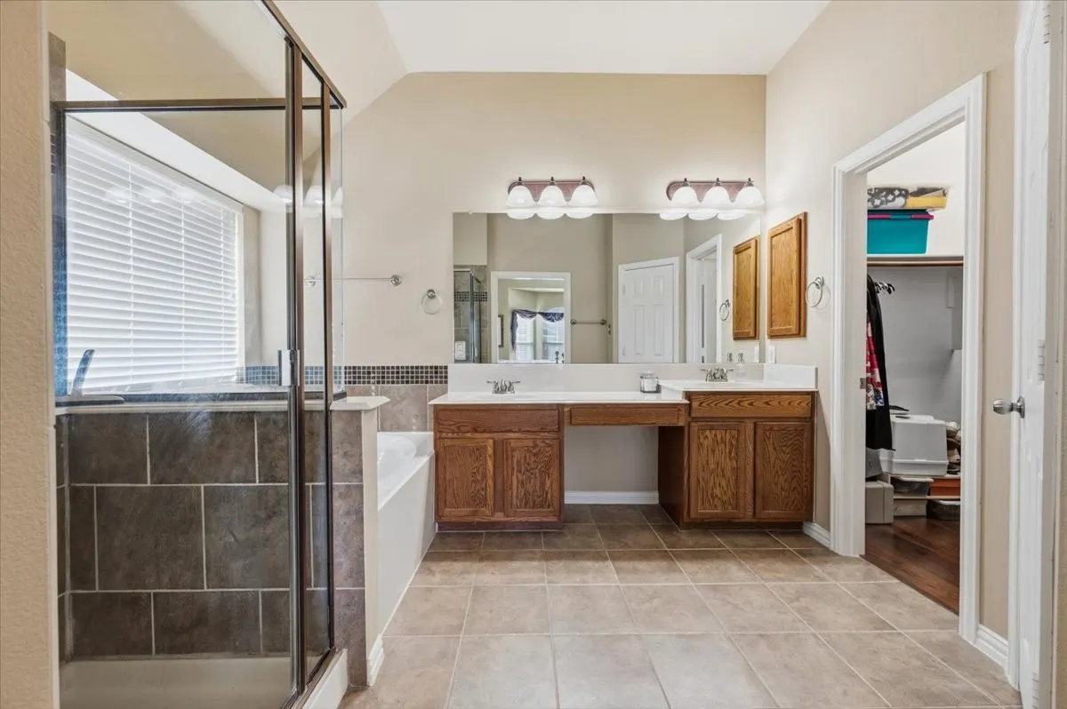 Single Family Residence For Sale in Dallas County , 5132 Welara Drive, Grand Prairie, Texas 75052, 3 Bedroom, 2 Bathroom, 2 Garage spaces, 2,180 Sqft, built in 2006, mls#21406243, Real Estate Agent in Grand Prairie, Homes For Sale in Dallas county, Homes For Sale in Grand Prairie, Realtor in Grand Prairie Texas, Real Estate Brokerage Independent Realty Texas, Luminita Cordes Realtor