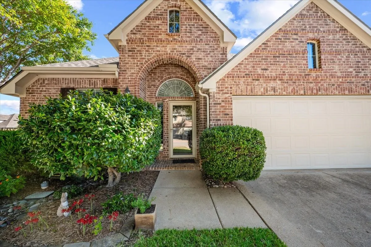 Single Family Residence For Sale in Dallas County , 5132 Welara Drive, Grand Prairie, Texas 75052, 3 Bedroom, 2 Bathroom, 2 Garage spaces, 2,180 Sqft, built in 2006, mls#21406243, Real Estate Agent in Grand Prairie, Homes For Sale in Dallas county, Homes For Sale in Grand Prairie, Realtor in Grand Prairie Texas, Real Estate Brokerage Independent Realty Texas, Luminita Cordes Realtor