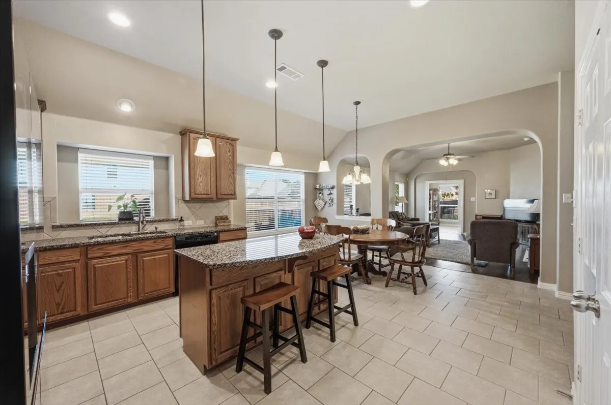 Single Family Residence For Sale in Dallas County , 5132 Welara Drive, Grand Prairie, Texas 75052, 3 Bedroom, 2 Bathroom, 2 Garage spaces, 2,180 Sqft, built in 2006, mls#21406243, Real Estate Agent in Grand Prairie, Homes For Sale in Dallas county, Homes For Sale in Grand Prairie, Realtor in Grand Prairie Texas, Real Estate Brokerage Independent Realty Texas, Luminita Cordes Realtor
