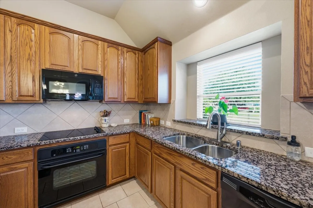 Single Family Residence For Sale in Dallas County , 5132 Welara Drive, Grand Prairie, Texas 75052, 3 Bedroom, 2 Bathroom, 2 Garage spaces, 2,180 Sqft, built in 2006, mls#21406243, Real Estate Agent in Grand Prairie, Homes For Sale in Dallas county, Homes For Sale in Grand Prairie, Realtor in Grand Prairie Texas, Real Estate Brokerage Independent Realty Texas, Luminita Cordes Realtor