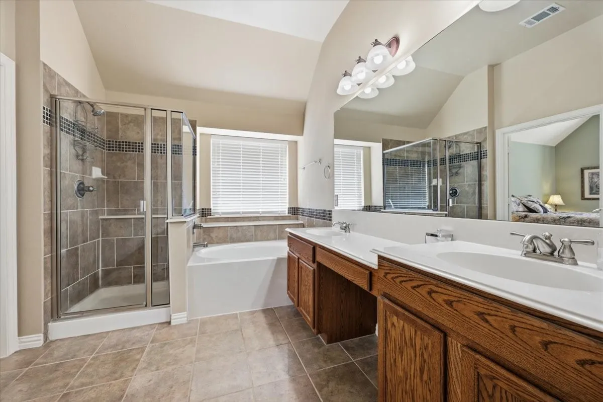 Single Family Residence For Sale in Dallas County , 5132 Welara Drive, Grand Prairie, Texas 75052, 3 Bedroom, 2 Bathroom, 2 Garage spaces, 2,180 Sqft, built in 2006, mls#21406243, Real Estate Agent in Grand Prairie, Homes For Sale in Dallas county, Homes For Sale in Grand Prairie, Realtor in Grand Prairie Texas, Real Estate Brokerage Independent Realty Texas, Luminita Cordes Realtor