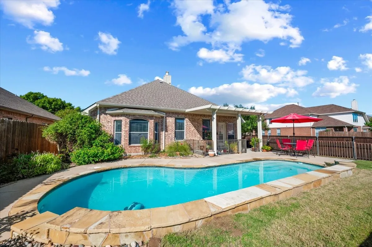 Single Family Residence For Sale in Dallas County , 5132 Welara Drive, Grand Prairie, Texas 75052, 3 Bedroom, 2 Bathroom, 2 Garage spaces, 2,180 Sqft, built in 2006, mls#21406243, Real Estate Agent in Grand Prairie, Homes For Sale in Dallas county, Homes For Sale in Grand Prairie, Realtor in Grand Prairie Texas, Real Estate Brokerage Independent Realty Texas, Luminita Cordes Realtor