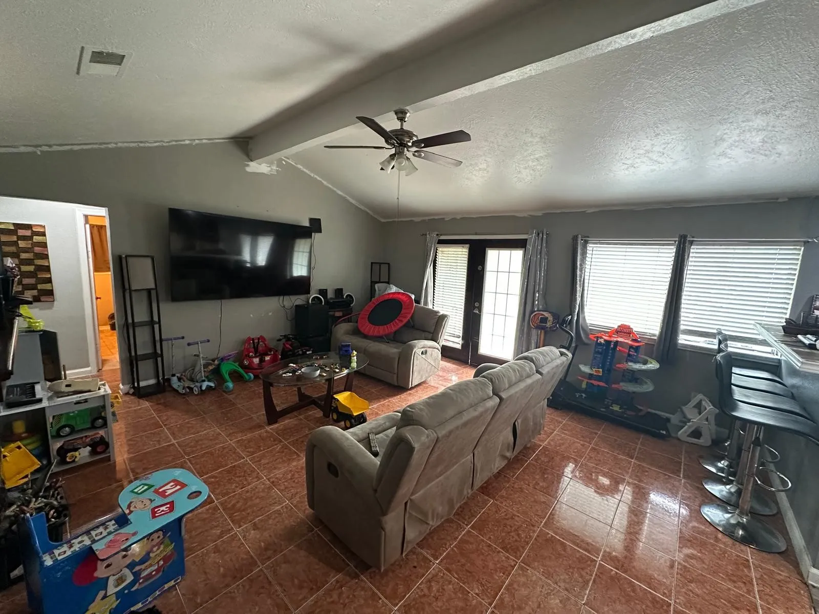 Single Family Residence For Sale in Tarrant County , 1506 Shelmar Drive, Arlington, Texas 76014, 4 Bedroom, 3 Bathroom, Garage spaces, 1,628 Sqft, built in 1966, mls#21405717, Real Estate Agent in Arlington, Homes For Sale in Tarrant county, Homes For Sale in Arlington, Realtor in Arlington Texas, Real Estate Brokerage Independent Realty Texas, Luminita Cordes Realtor