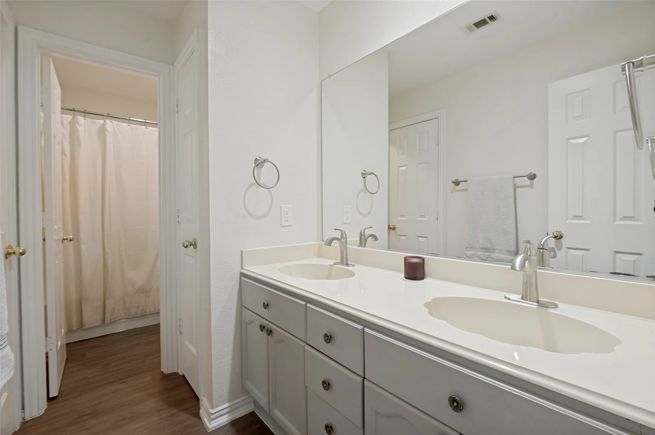 Single Family Residence For Sale in Collin County , 7735 Worthing Street, Dallas, Texas 75252, 4 Bedroom, 4 Bathroom, 2 Garage spaces, 3,221 Sqft, built in 1995, mls#21406890, Real Estate Agent in Dallas, Homes For Sale in Collin county, Homes For Sale in Dallas, Realtor in Dallas Texas, Real Estate Brokerage Independent Realty Texas, Luminita Cordes Realtor