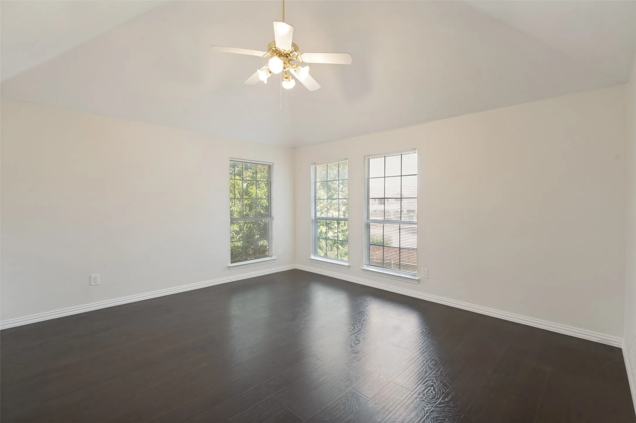 Single Family Residence For Sale in Collin County , 7735 Worthing Street, Dallas, Texas 75252, 4 Bedroom, 4 Bathroom, 2 Garage spaces, 3,221 Sqft, built in 1995, mls#21406890, Real Estate Agent in Dallas, Homes For Sale in Collin county, Homes For Sale in Dallas, Realtor in Dallas Texas, Real Estate Brokerage Independent Realty Texas, Luminita Cordes Realtor