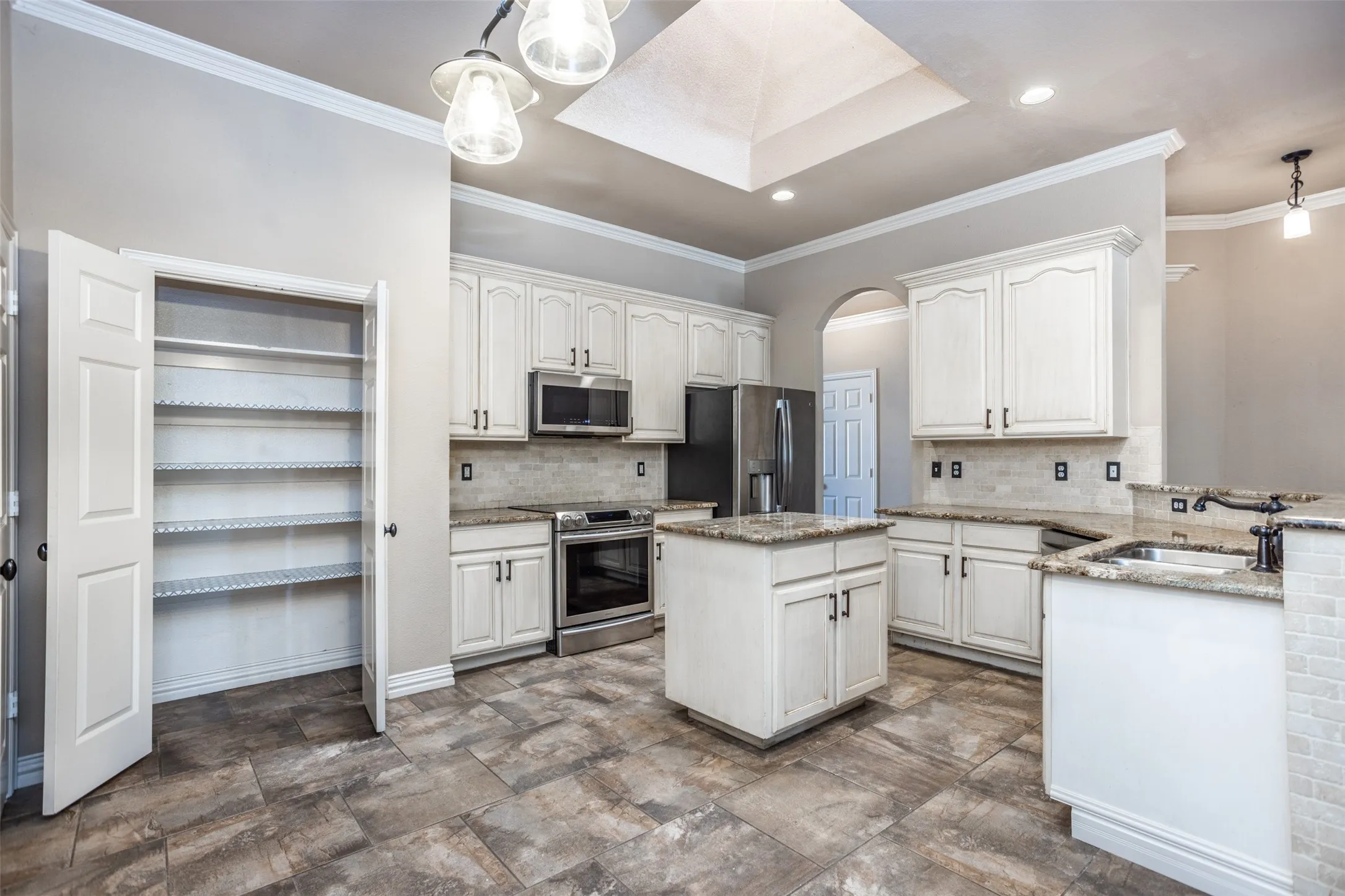 Single Family Residence For Sale in Denton County , 1812 Copper Leaf Drive, Corinth, Texas 76210, 3 Bedroom, 2 Bathroom, 2 Garage spaces, 1,984 Sqft, built in 2001, mls#21406785, Real Estate Agent in Corinth, Homes For Sale in Denton county, Homes For Sale in Corinth, Realtor in Corinth Texas, Real Estate Brokerage Independent Realty Texas, Luminita Cordes Realtor