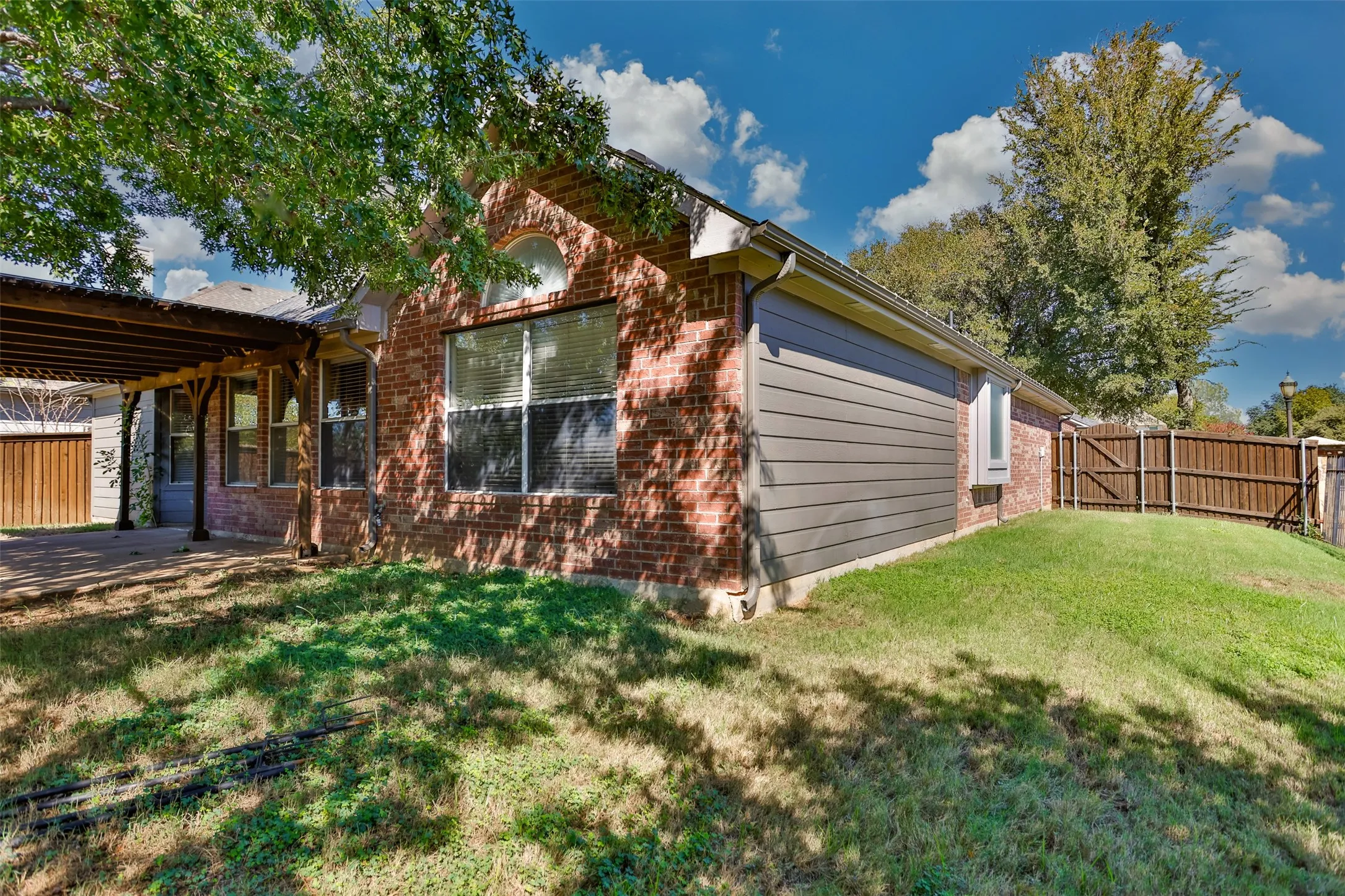 Single Family Residence For Sale in Denton County , 1812 Copper Leaf Drive, Corinth, Texas 76210, 3 Bedroom, 2 Bathroom, 2 Garage spaces, 1,984 Sqft, built in 2001, mls#21406785, Real Estate Agent in Corinth, Homes For Sale in Denton county, Homes For Sale in Corinth, Realtor in Corinth Texas, Real Estate Brokerage Independent Realty Texas, Luminita Cordes Realtor