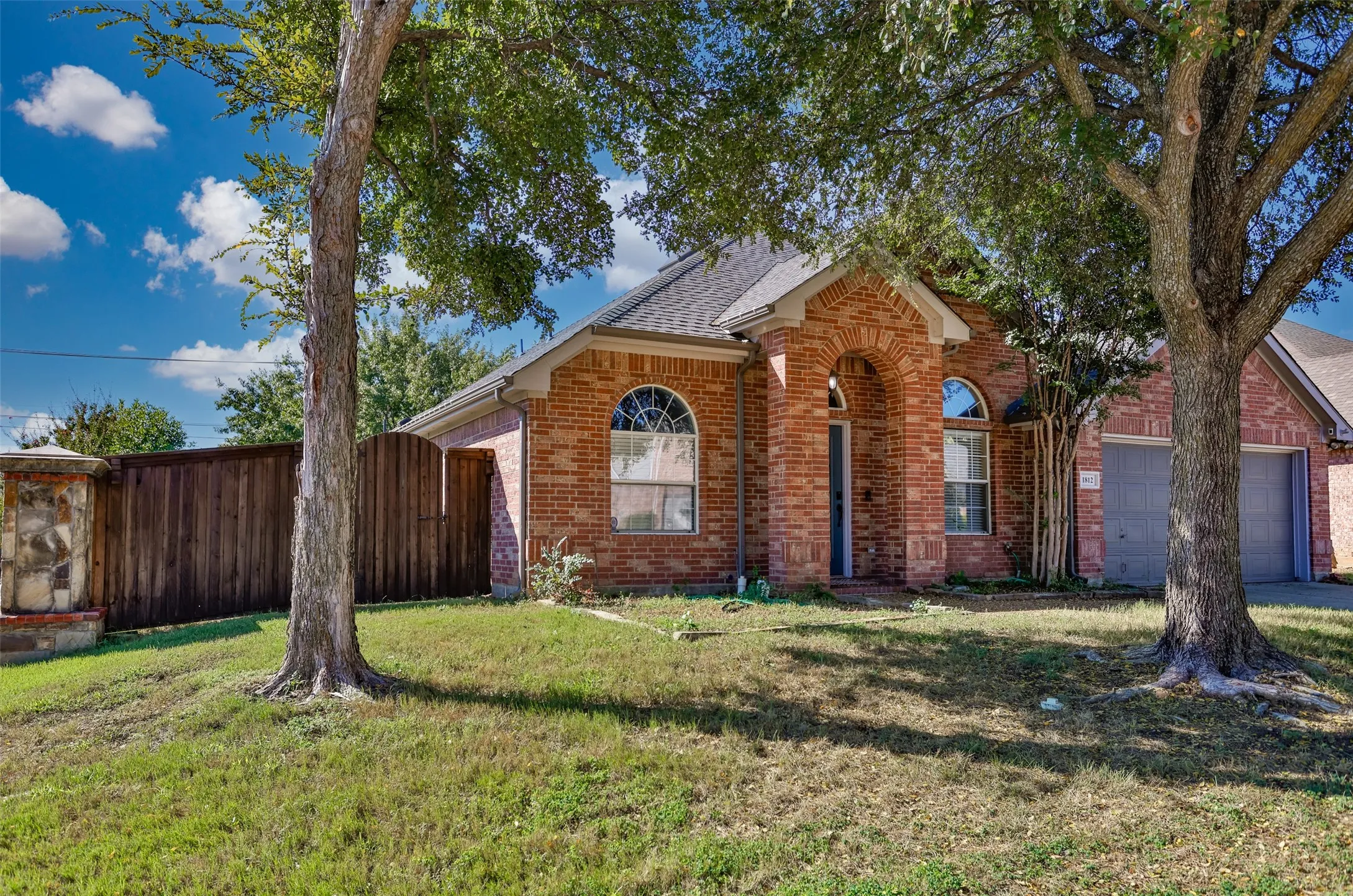 Single Family Residence For Sale in Denton County , 1812 Copper Leaf Drive, Corinth, Texas 76210, 3 Bedroom, 2 Bathroom, 2 Garage spaces, 1,984 Sqft, built in 2001, mls#21406785, Real Estate Agent in Corinth, Homes For Sale in Denton county, Homes For Sale in Corinth, Realtor in Corinth Texas, Real Estate Brokerage Independent Realty Texas, Luminita Cordes Realtor