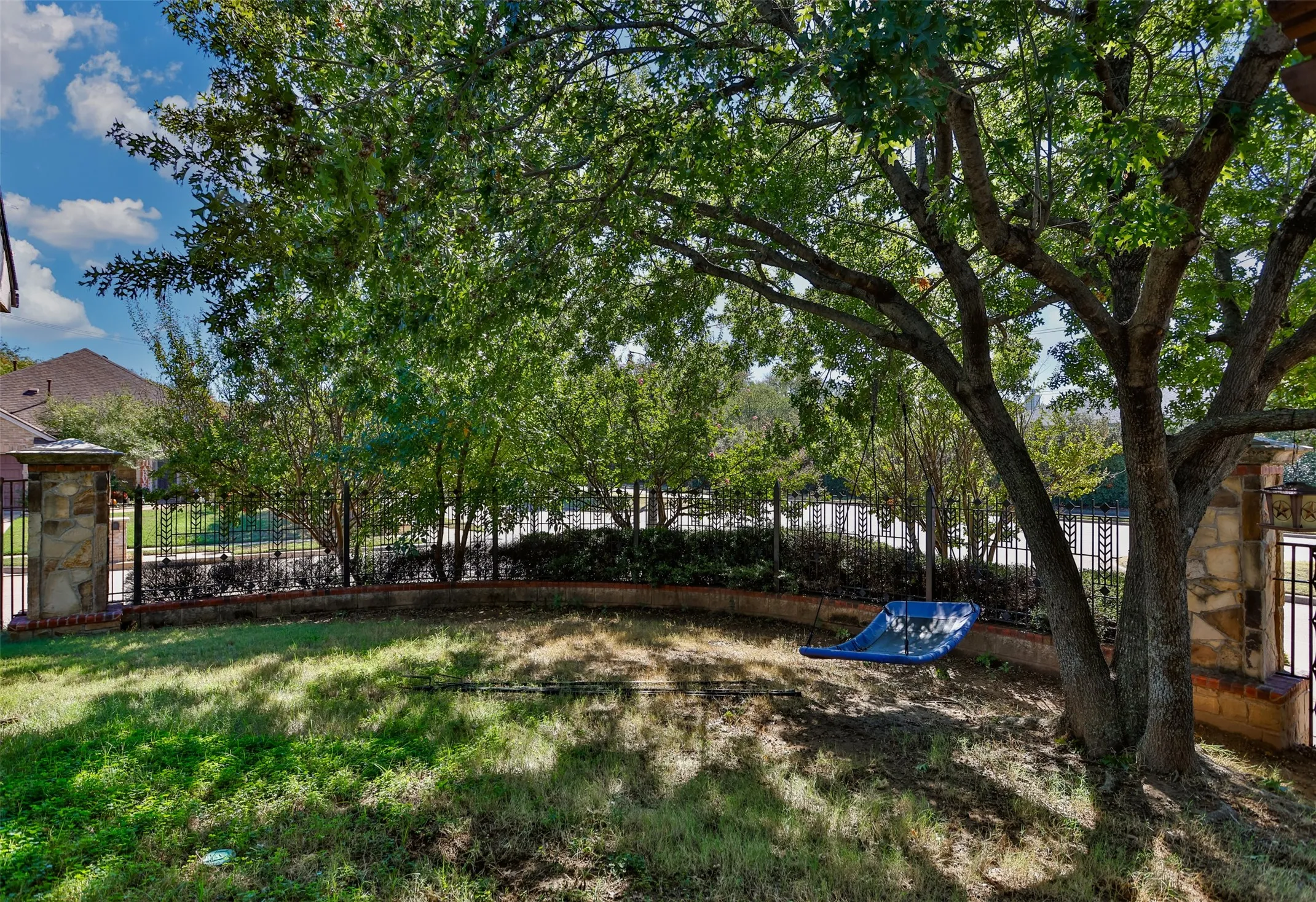 Single Family Residence For Sale in Denton County , 1812 Copper Leaf Drive, Corinth, Texas 76210, 3 Bedroom, 2 Bathroom, 2 Garage spaces, 1,984 Sqft, built in 2001, mls#21406785, Real Estate Agent in Corinth, Homes For Sale in Denton county, Homes For Sale in Corinth, Realtor in Corinth Texas, Real Estate Brokerage Independent Realty Texas, Luminita Cordes Realtor