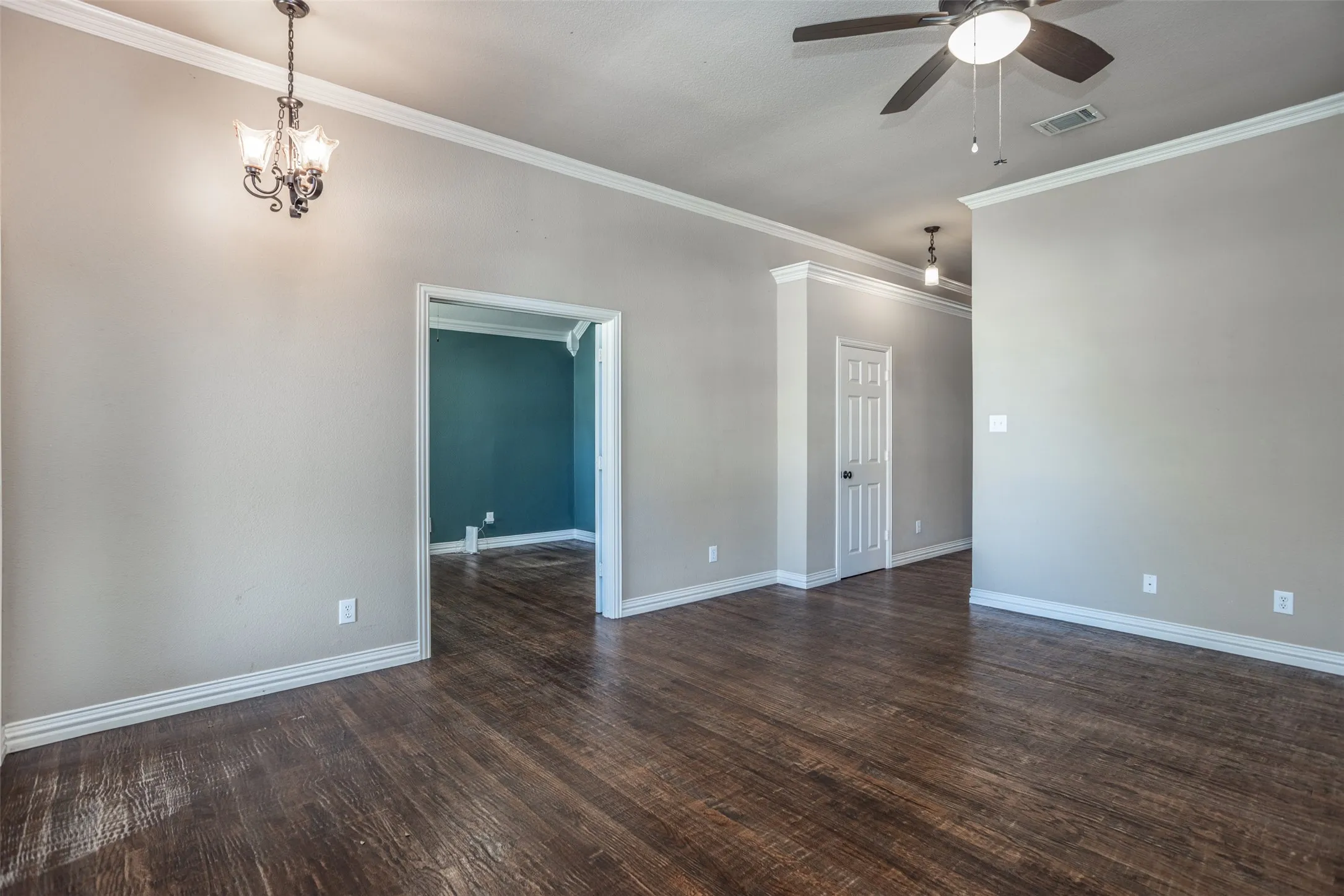 Single Family Residence For Sale in Denton County , 1812 Copper Leaf Drive, Corinth, Texas 76210, 3 Bedroom, 2 Bathroom, 2 Garage spaces, 1,984 Sqft, built in 2001, mls#21406785, Real Estate Agent in Corinth, Homes For Sale in Denton county, Homes For Sale in Corinth, Realtor in Corinth Texas, Real Estate Brokerage Independent Realty Texas, Luminita Cordes Realtor