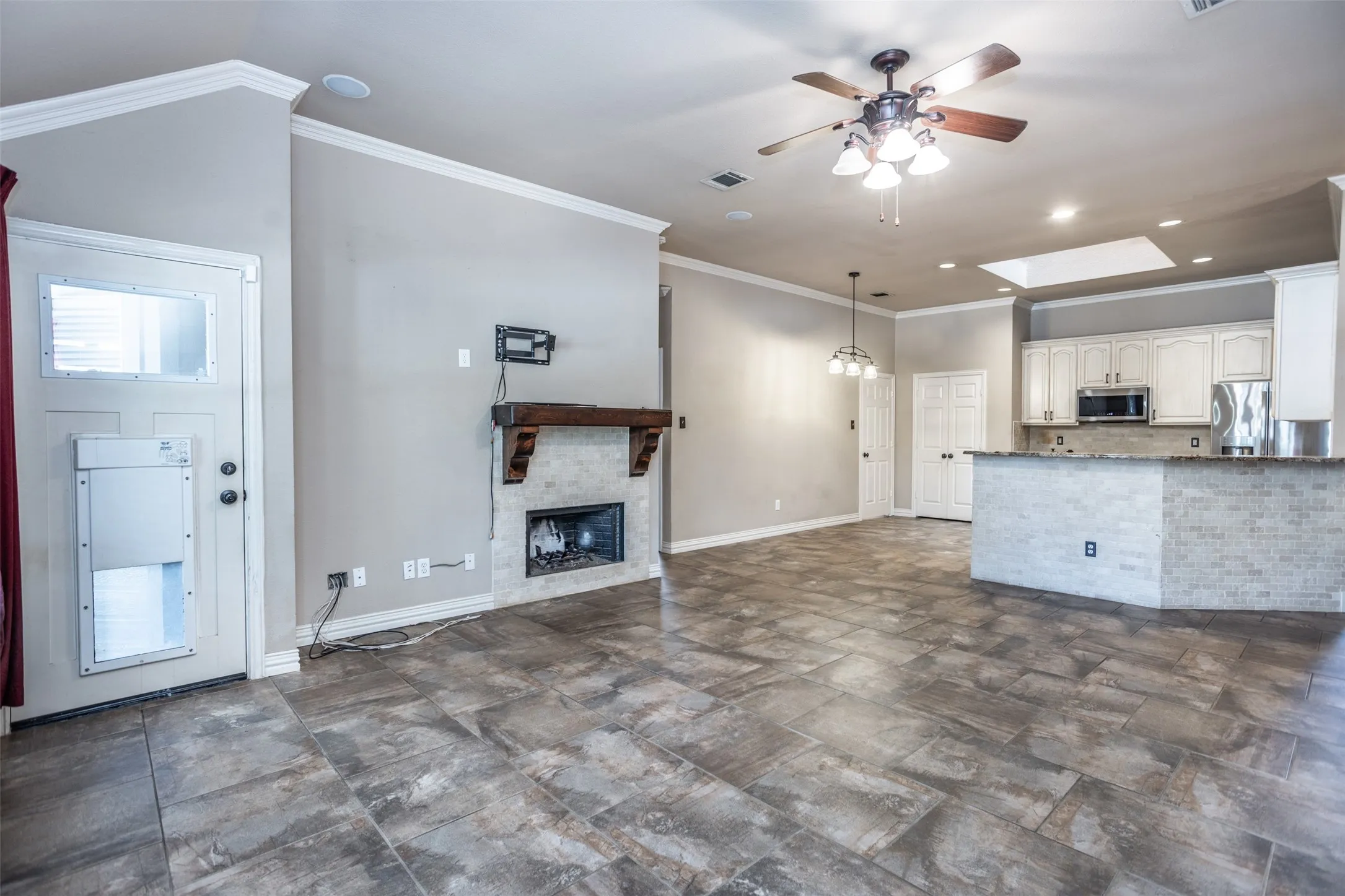Single Family Residence For Sale in Denton County , 1812 Copper Leaf Drive, Corinth, Texas 76210, 3 Bedroom, 2 Bathroom, 2 Garage spaces, 1,984 Sqft, built in 2001, mls#21406785, Real Estate Agent in Corinth, Homes For Sale in Denton county, Homes For Sale in Corinth, Realtor in Corinth Texas, Real Estate Brokerage Independent Realty Texas, Luminita Cordes Realtor