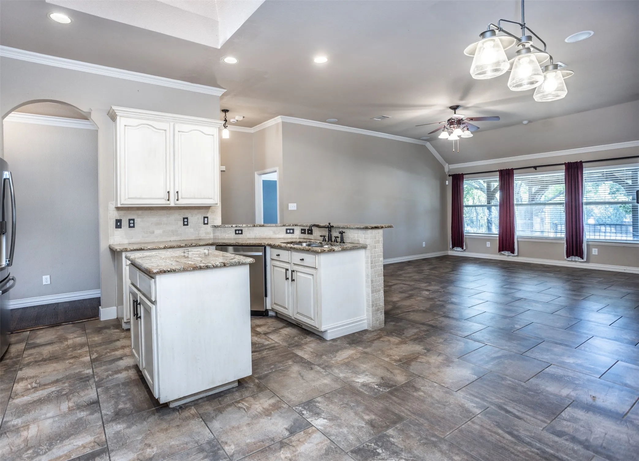 Single Family Residence For Sale in Denton County , 1812 Copper Leaf Drive, Corinth, Texas 76210, 3 Bedroom, 2 Bathroom, 2 Garage spaces, 1,984 Sqft, built in 2001, mls#21406785, Real Estate Agent in Corinth, Homes For Sale in Denton county, Homes For Sale in Corinth, Realtor in Corinth Texas, Real Estate Brokerage Independent Realty Texas, Luminita Cordes Realtor