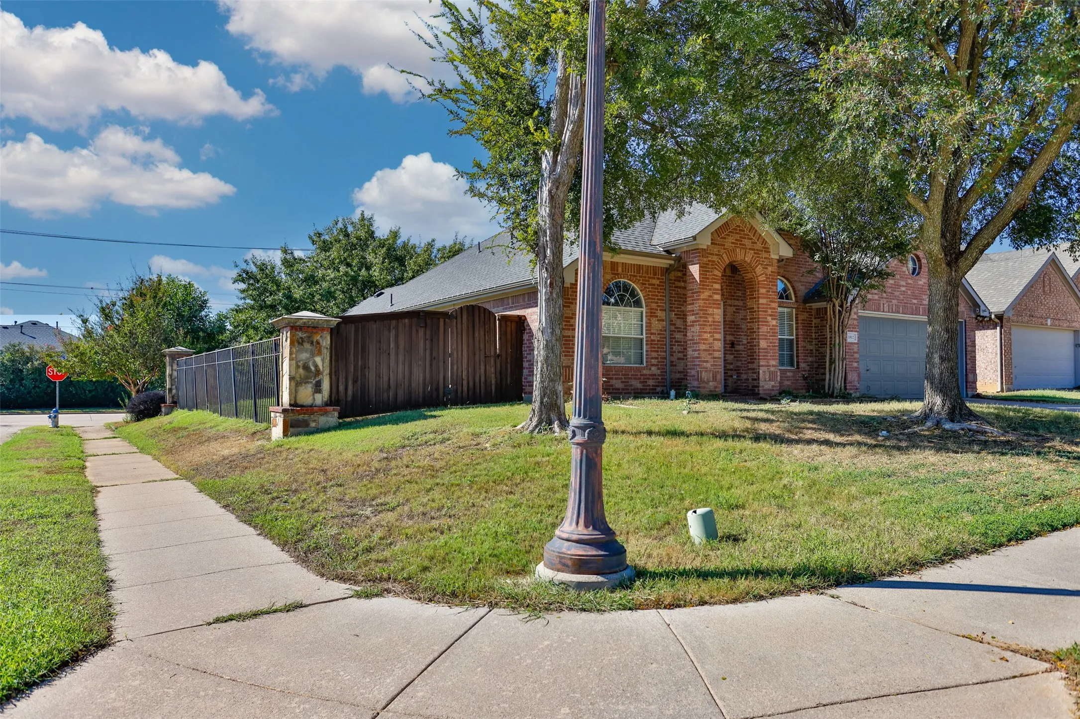 Single Family Residence For Sale in Denton County , 1812 Copper Leaf Drive, Corinth, Texas 76210, 3 Bedroom, 2 Bathroom, 2 Garage spaces, 1,984 Sqft, built in 2001, mls#21406785, Real Estate Agent in Corinth, Homes For Sale in Denton county, Homes For Sale in Corinth, Realtor in Corinth Texas, Real Estate Brokerage Independent Realty Texas, Luminita Cordes Realtor