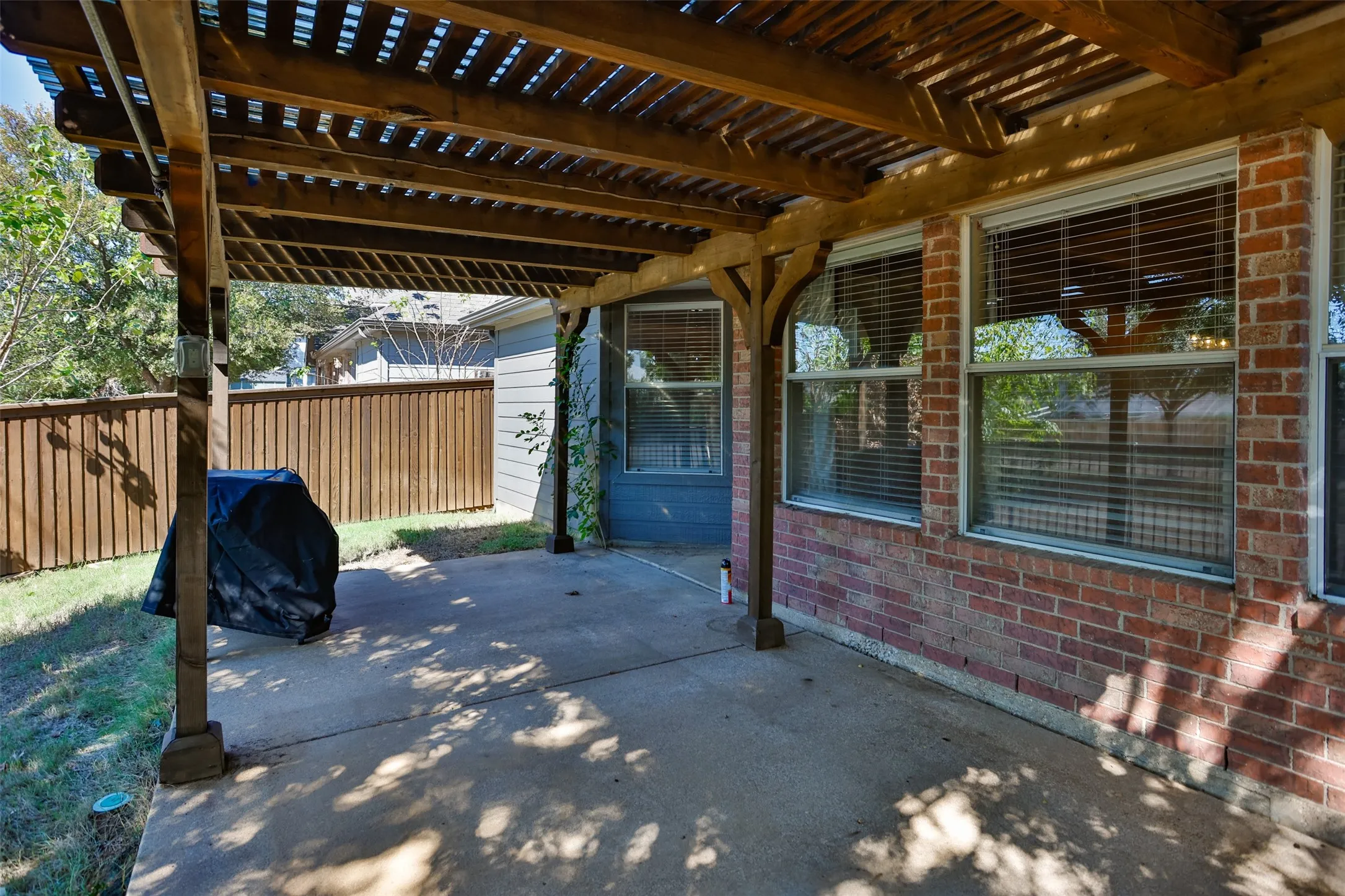Single Family Residence For Sale in Denton County , 1812 Copper Leaf Drive, Corinth, Texas 76210, 3 Bedroom, 2 Bathroom, 2 Garage spaces, 1,984 Sqft, built in 2001, mls#21406785, Real Estate Agent in Corinth, Homes For Sale in Denton county, Homes For Sale in Corinth, Realtor in Corinth Texas, Real Estate Brokerage Independent Realty Texas, Luminita Cordes Realtor