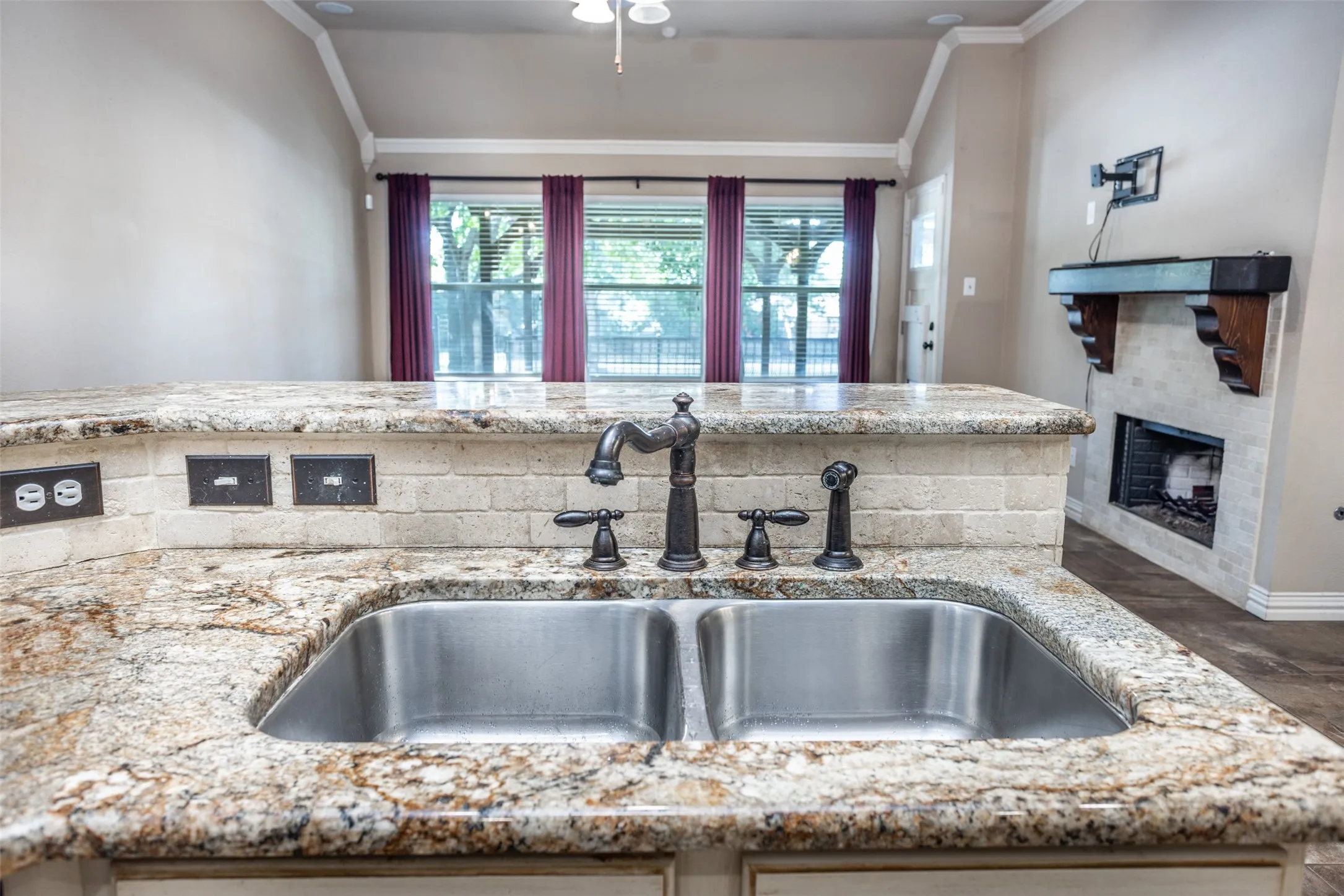 Single Family Residence For Sale in Denton County , 1812 Copper Leaf Drive, Corinth, Texas 76210, 3 Bedroom, 2 Bathroom, 2 Garage spaces, 1,984 Sqft, built in 2001, mls#21406785, Real Estate Agent in Corinth, Homes For Sale in Denton county, Homes For Sale in Corinth, Realtor in Corinth Texas, Real Estate Brokerage Independent Realty Texas, Luminita Cordes Realtor